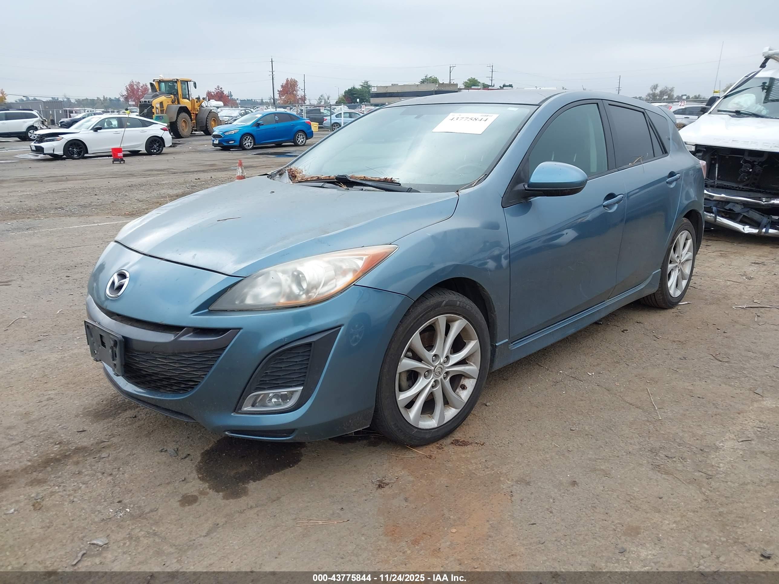 MAZDA MAZDA3 image 2