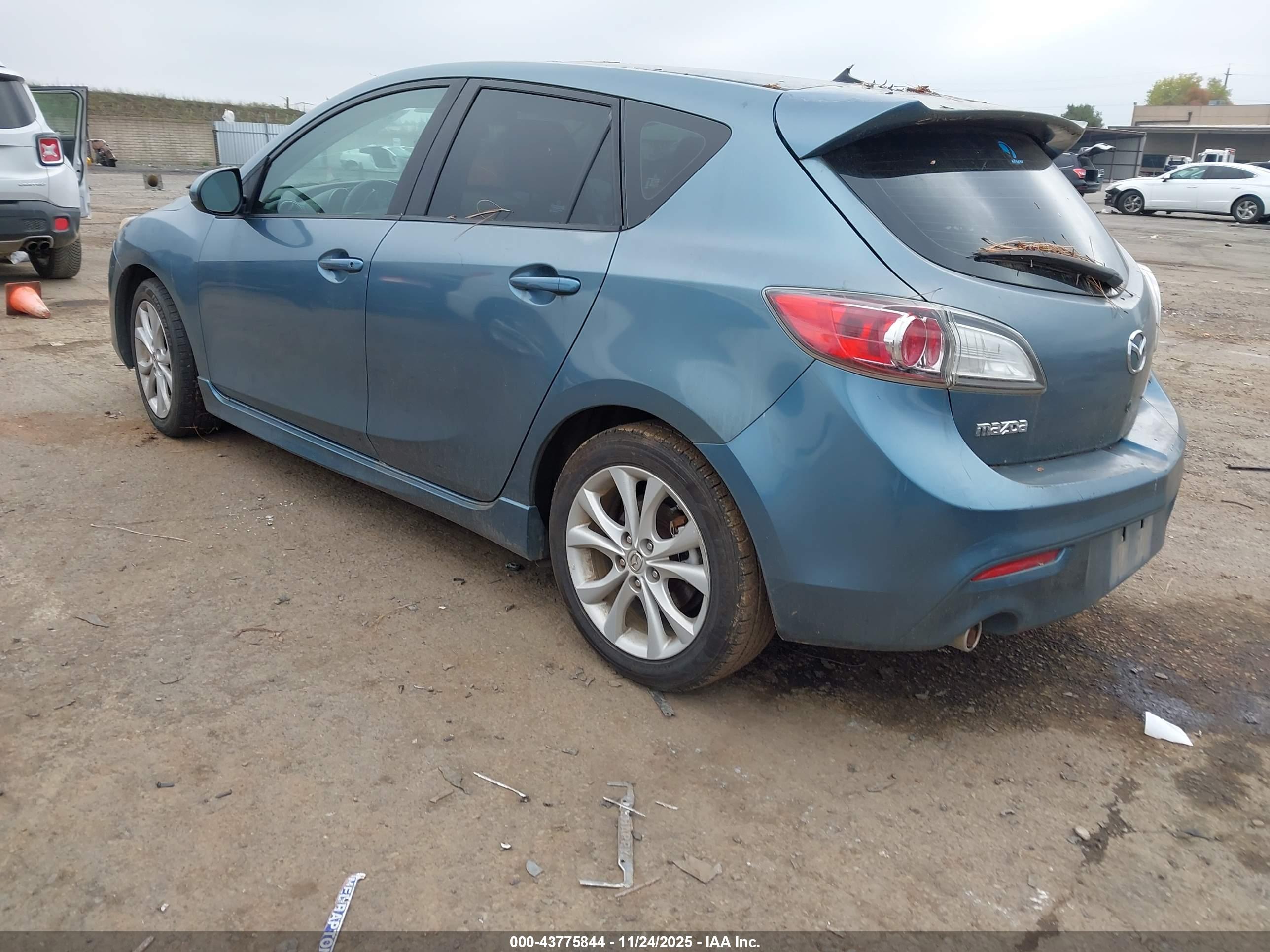 MAZDA MAZDA3 image 3
