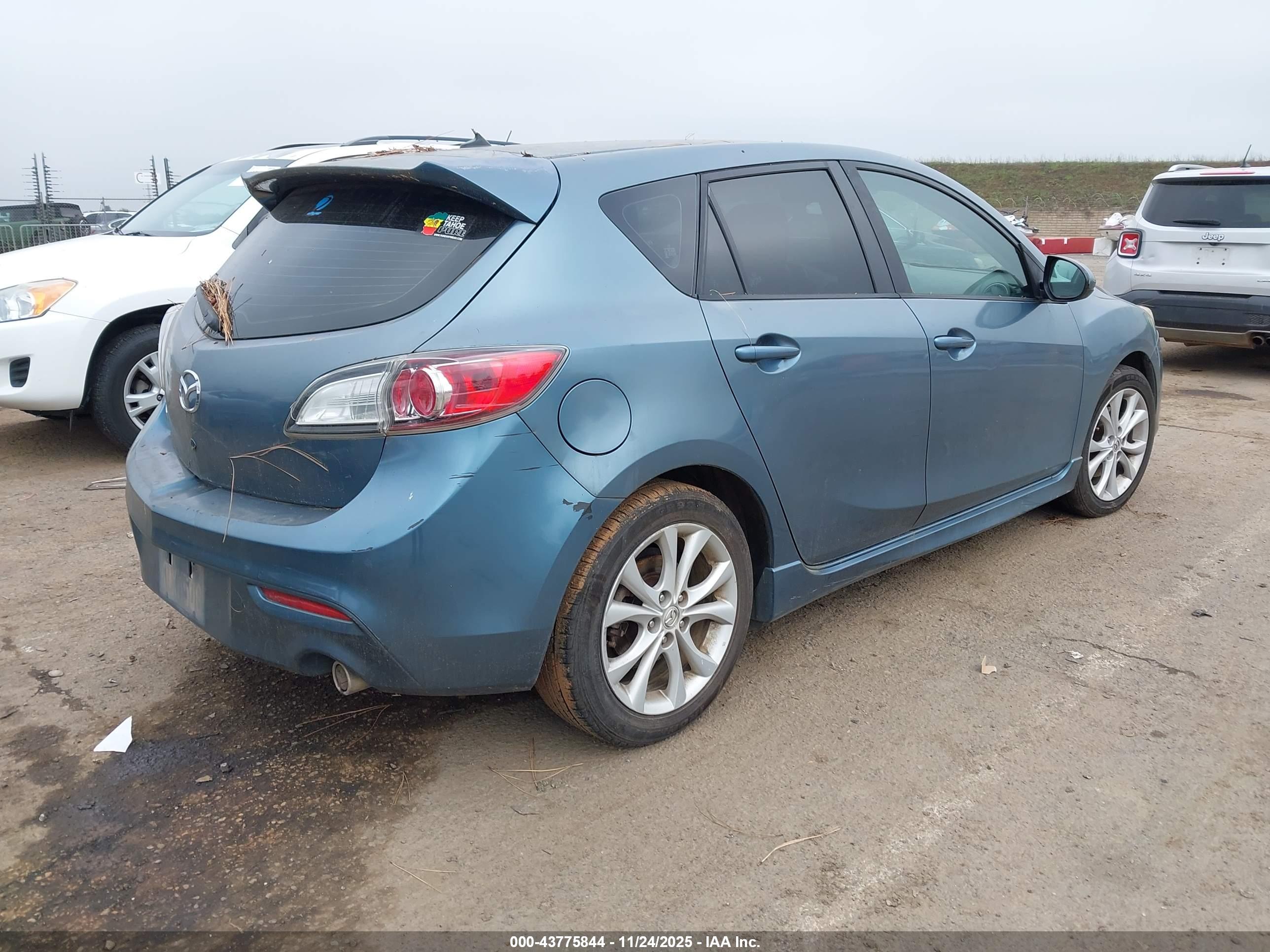 MAZDA MAZDA3 image 4
