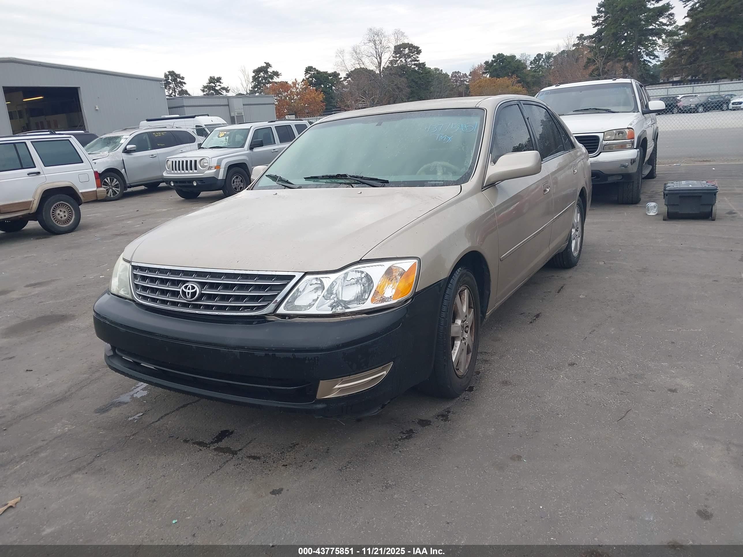 TOYOTA AVALON image 2