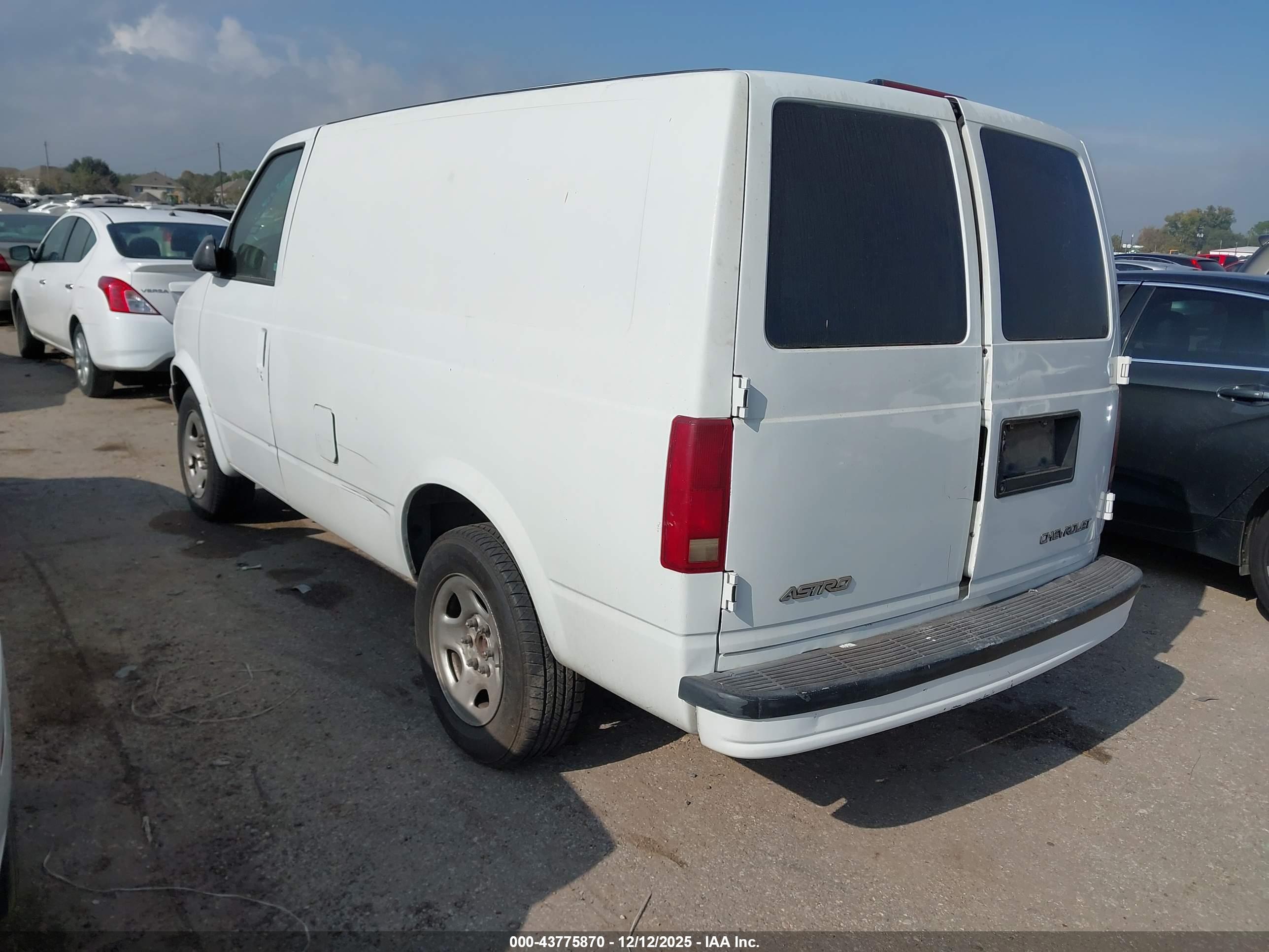 CHEVROLET ASTRO image 3