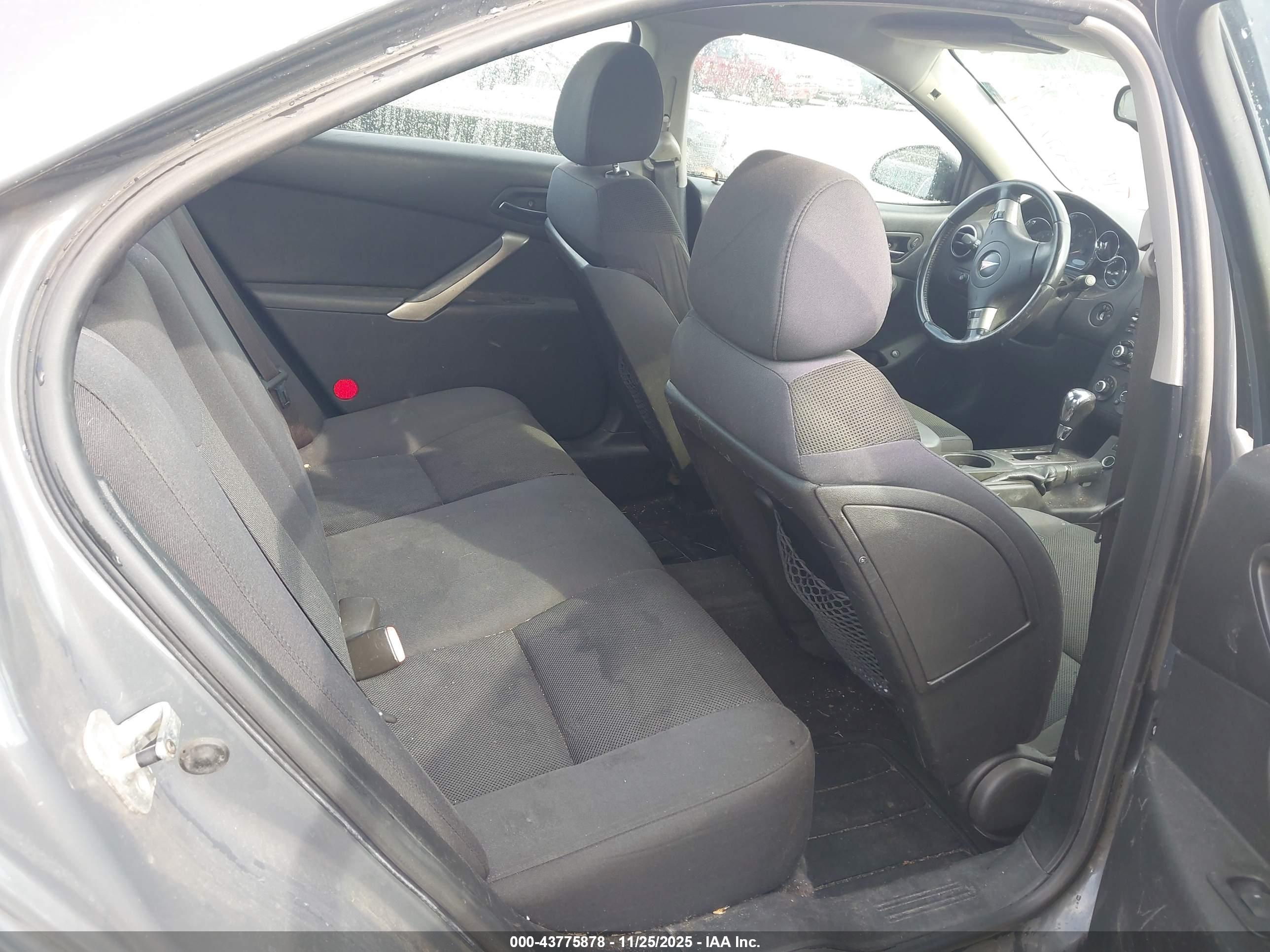 PONTIAC G6 image 8