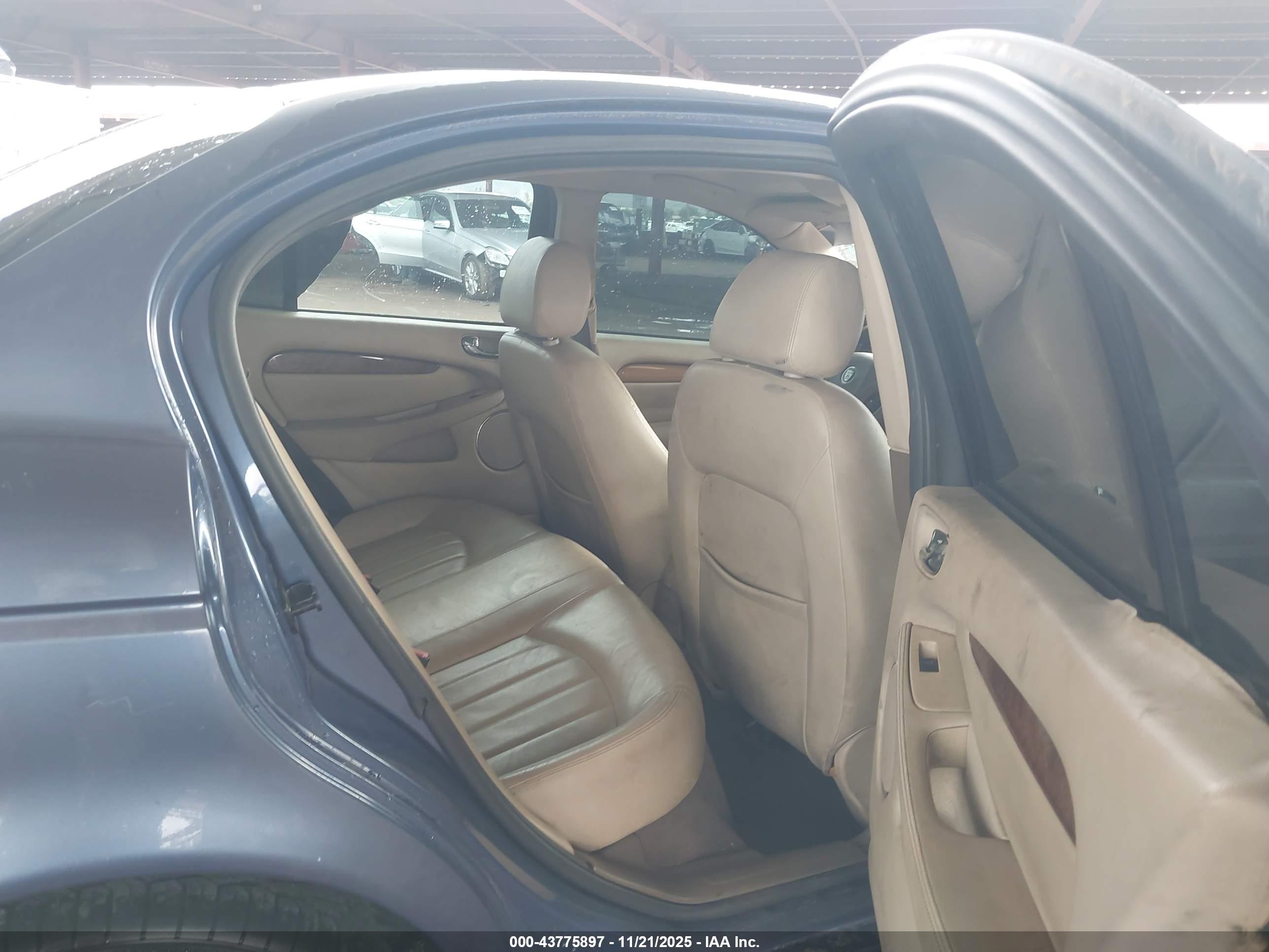 JAGUAR X-TYPE image 8