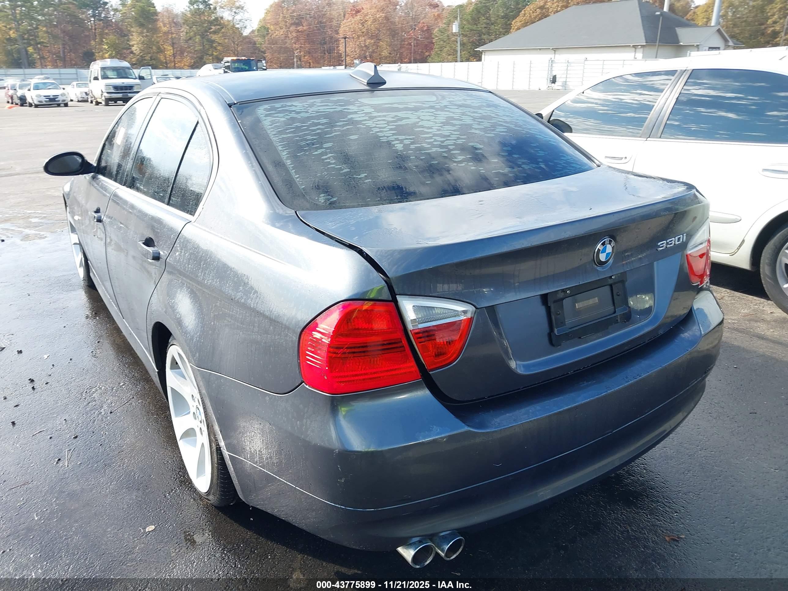 BMW 330I image 3