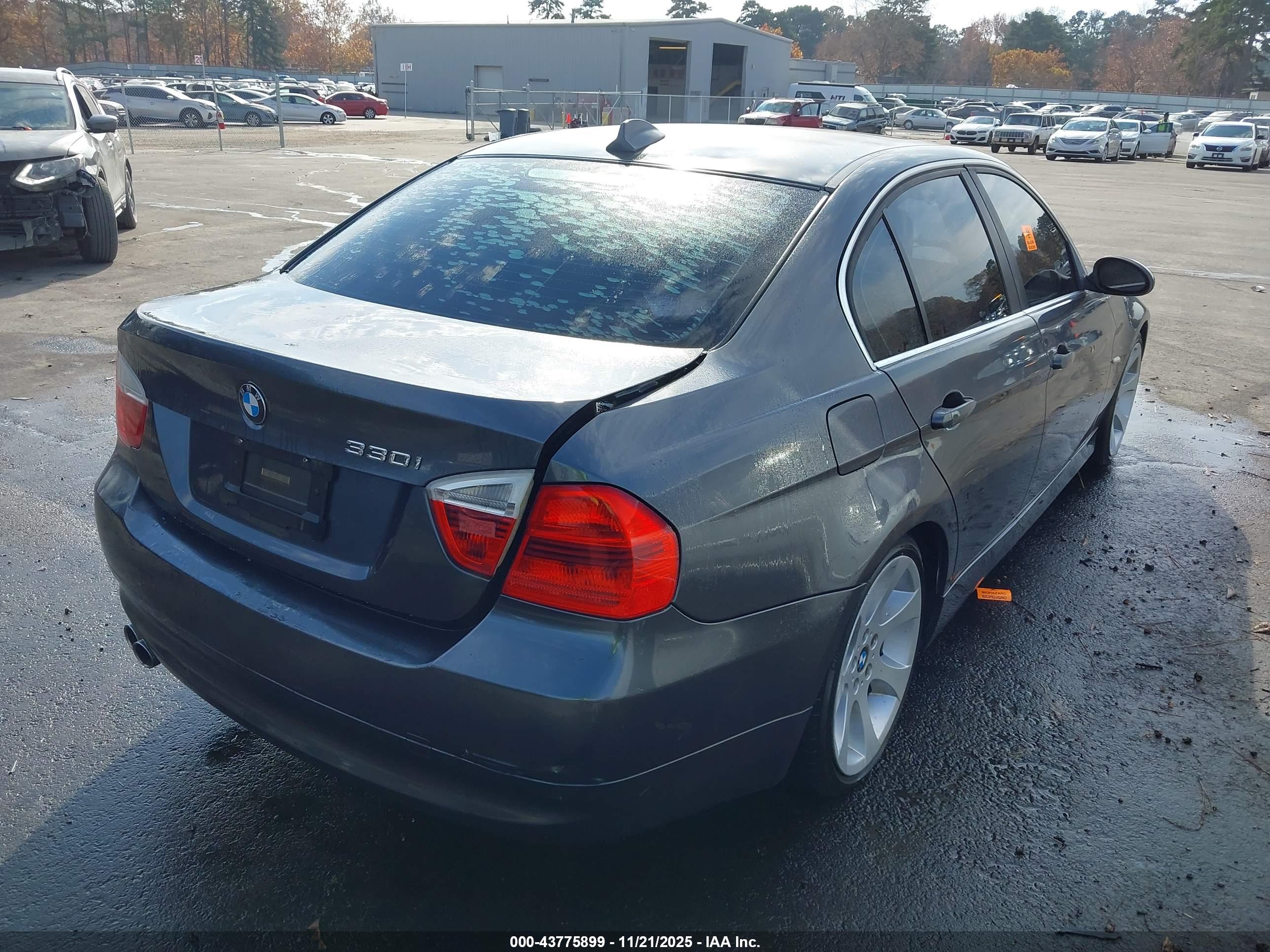 BMW 330I image 4