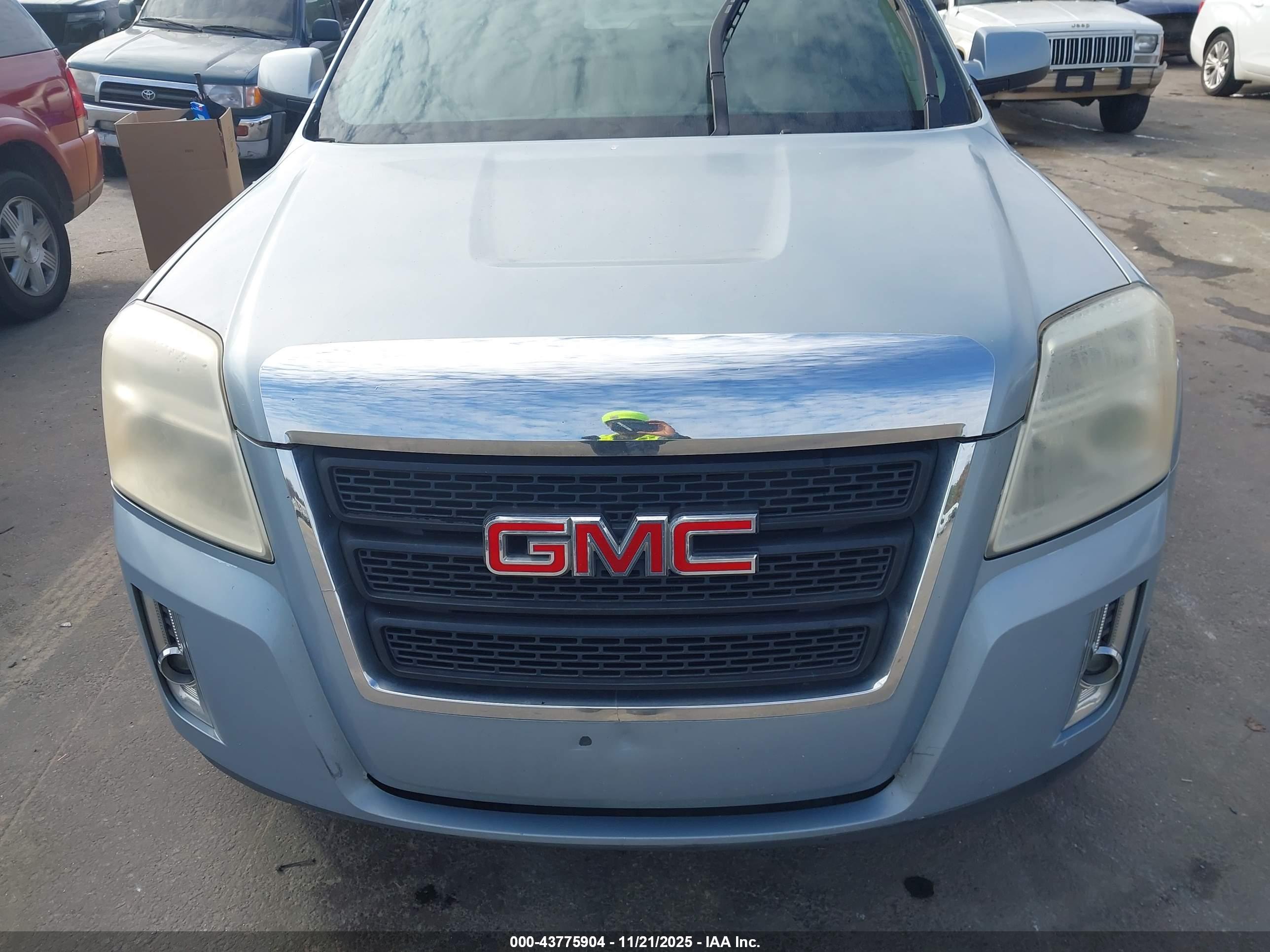 GMC TERRAIN image 6