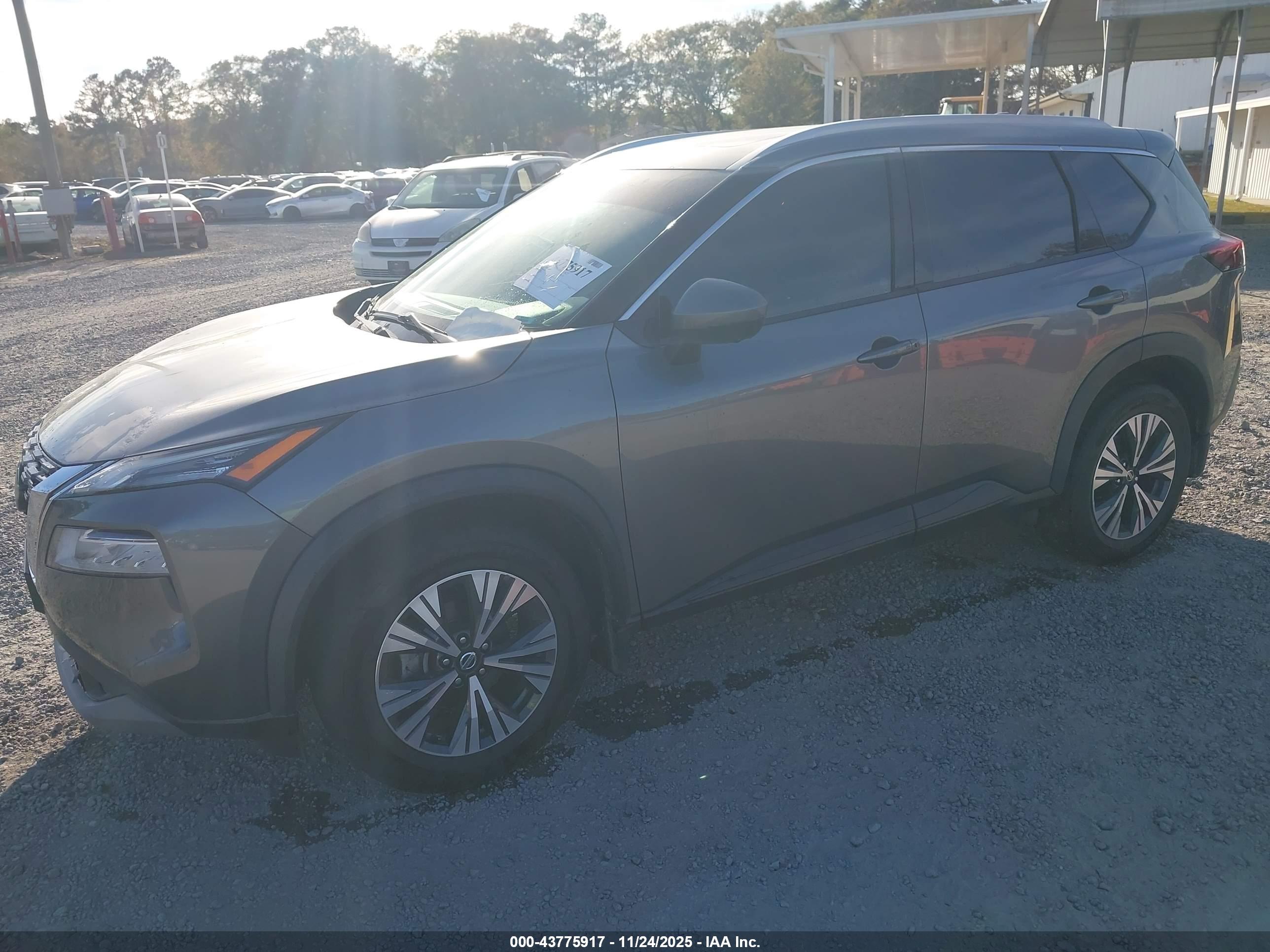 NISSAN ROGUE image 2