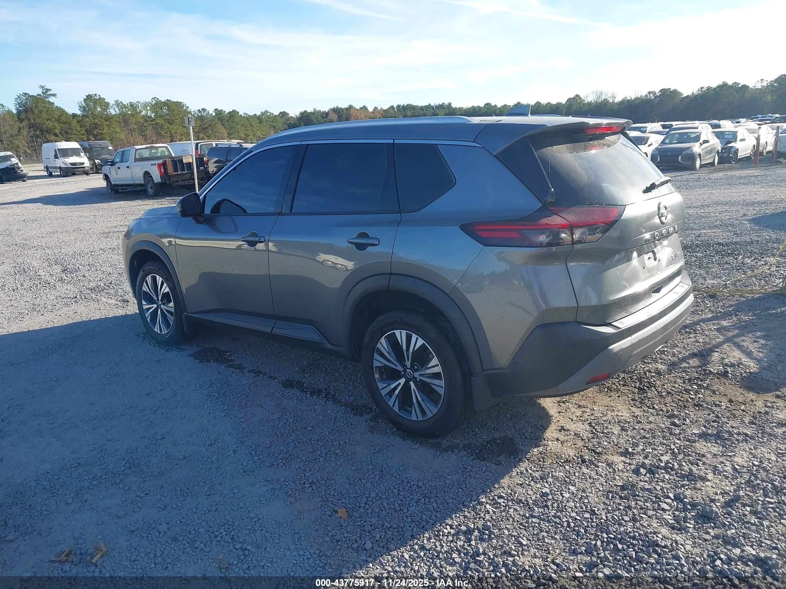 NISSAN ROGUE image 3