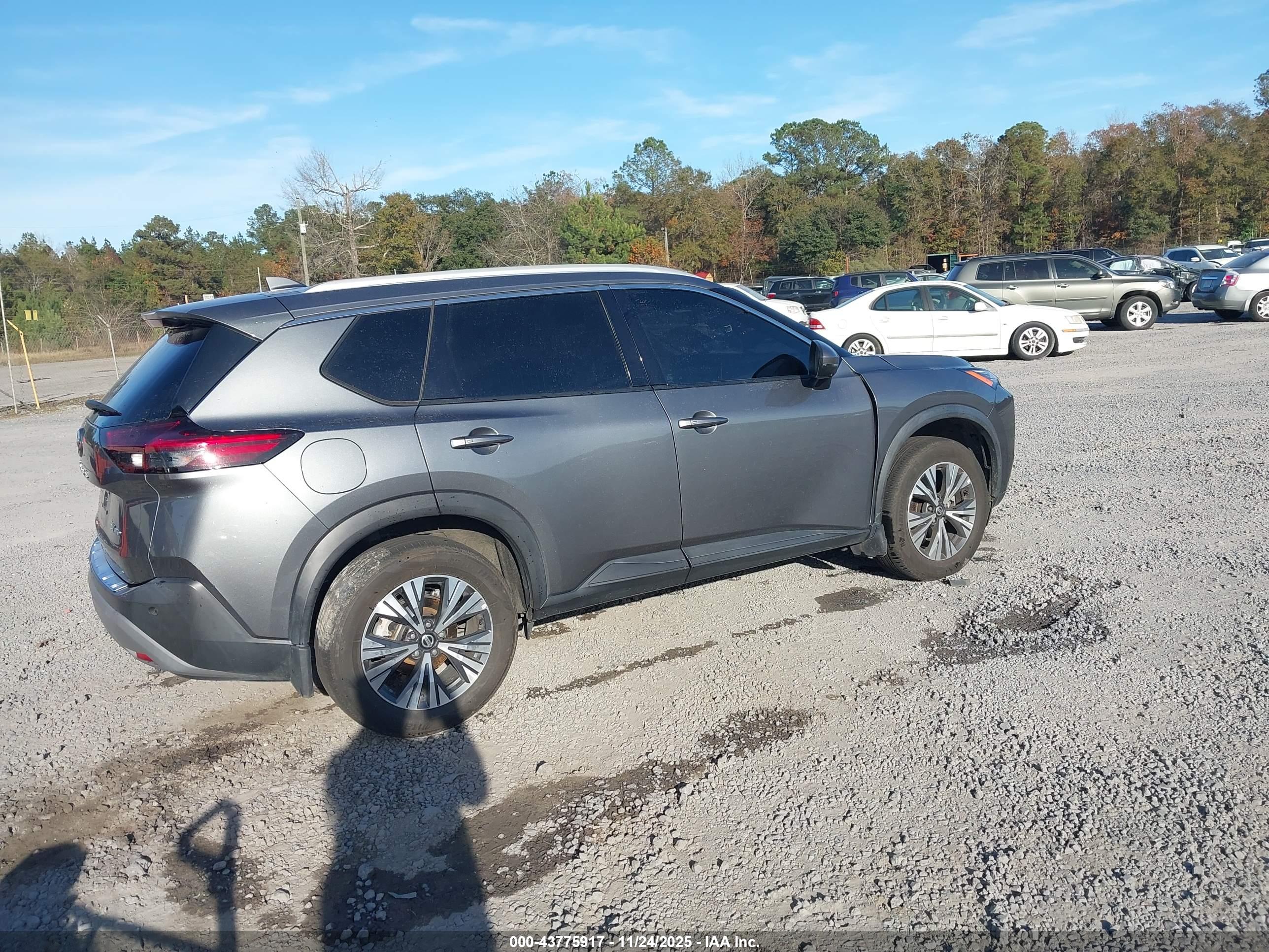 NISSAN ROGUE image 4