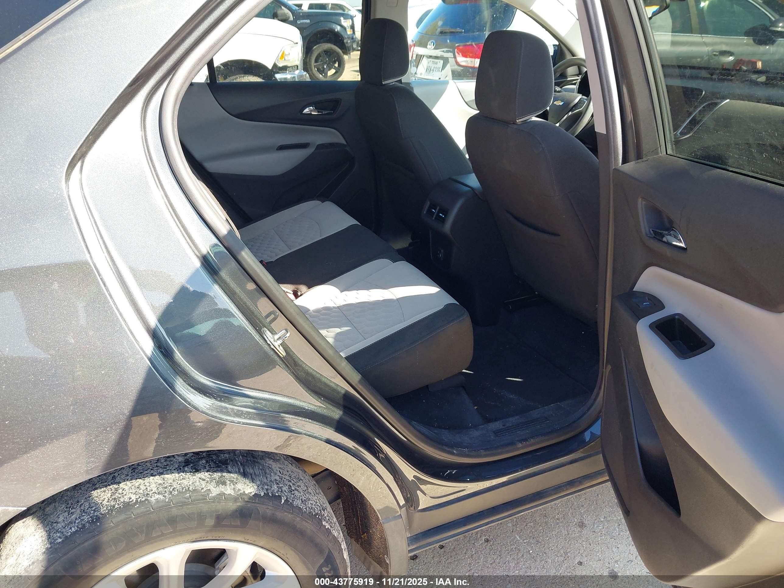 CHEVROLET EQUINOX image 8