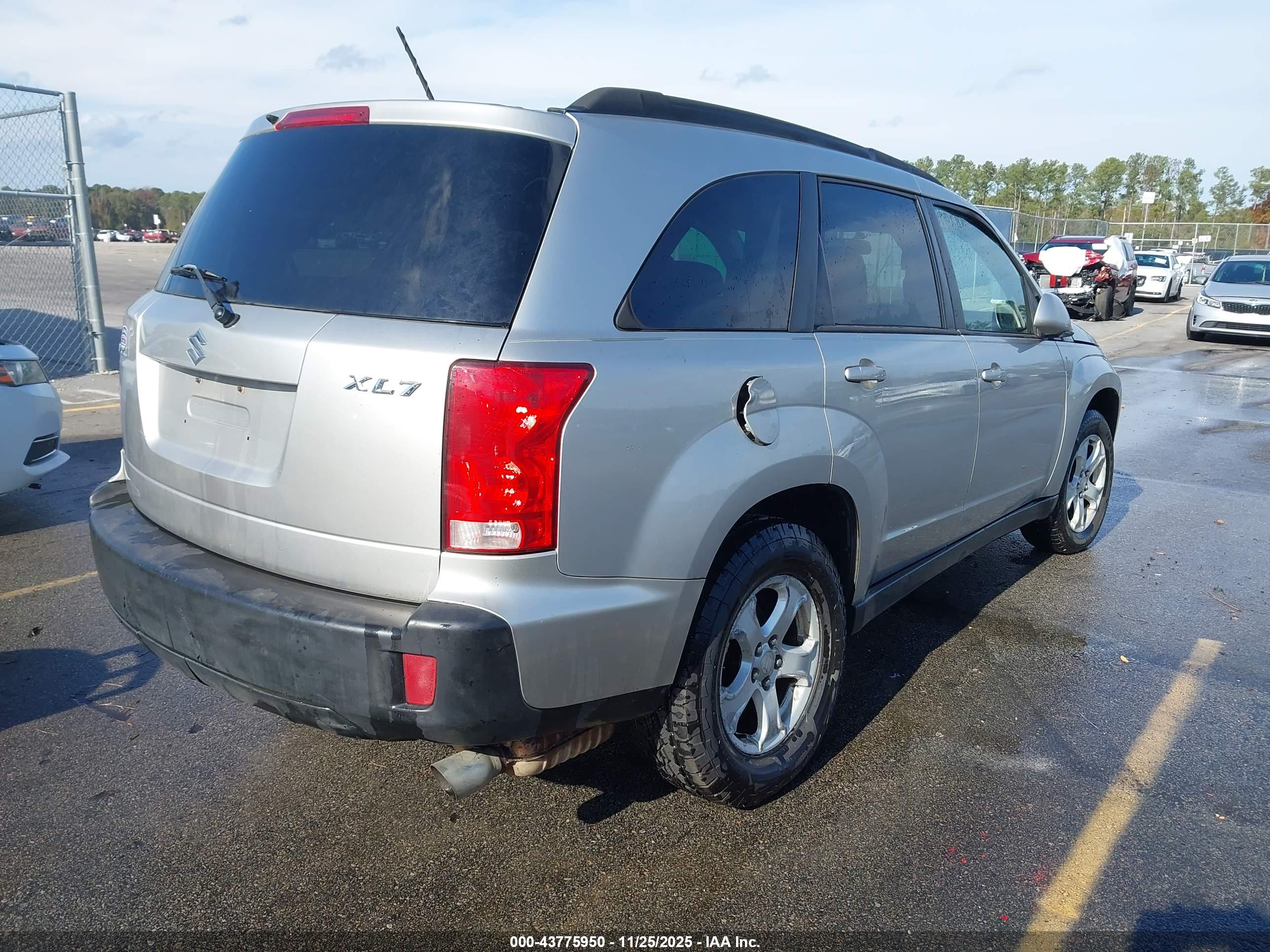 SUZUKI XL7 image 4
