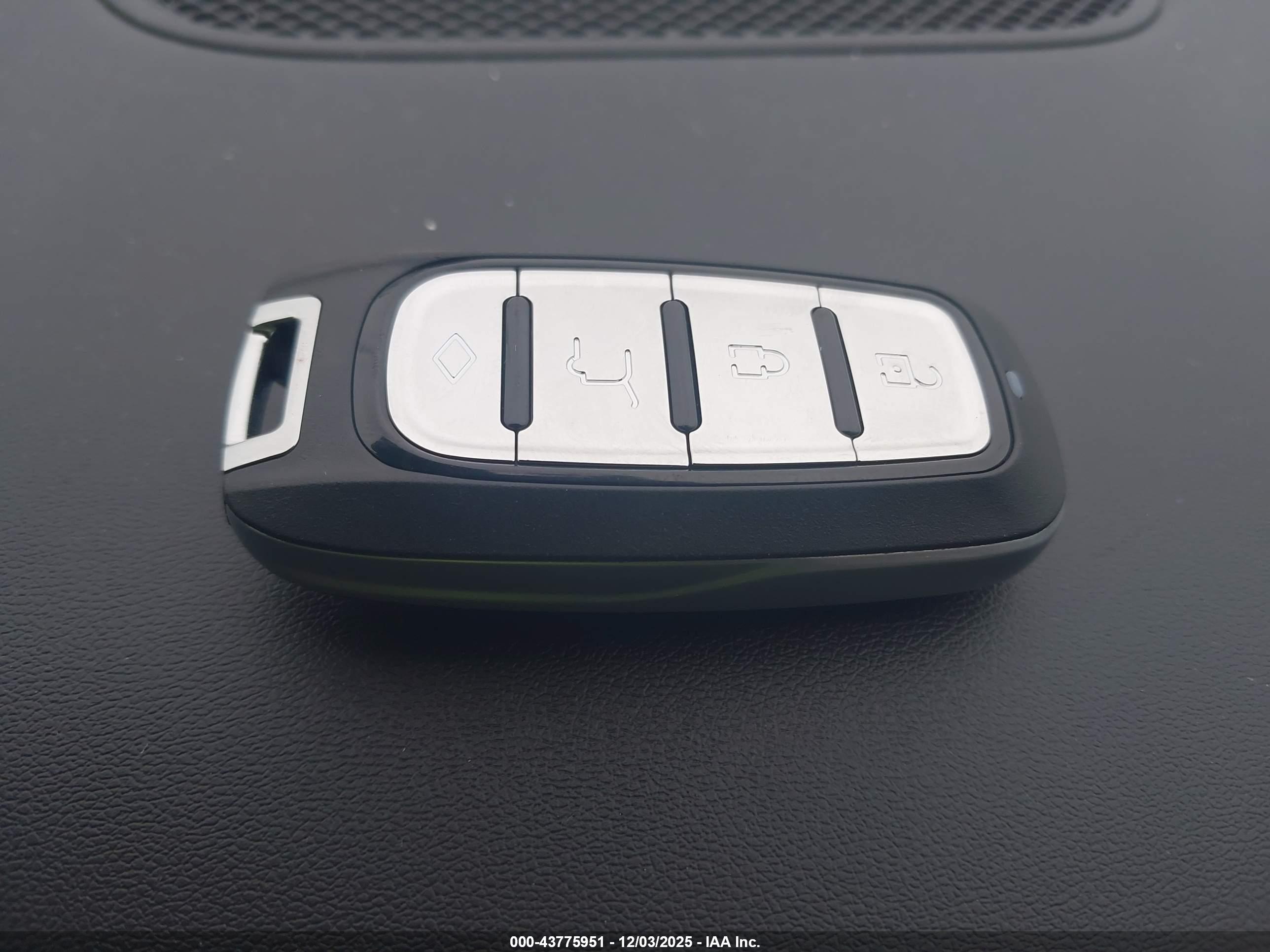 HYUNDAI TUCSON image 11