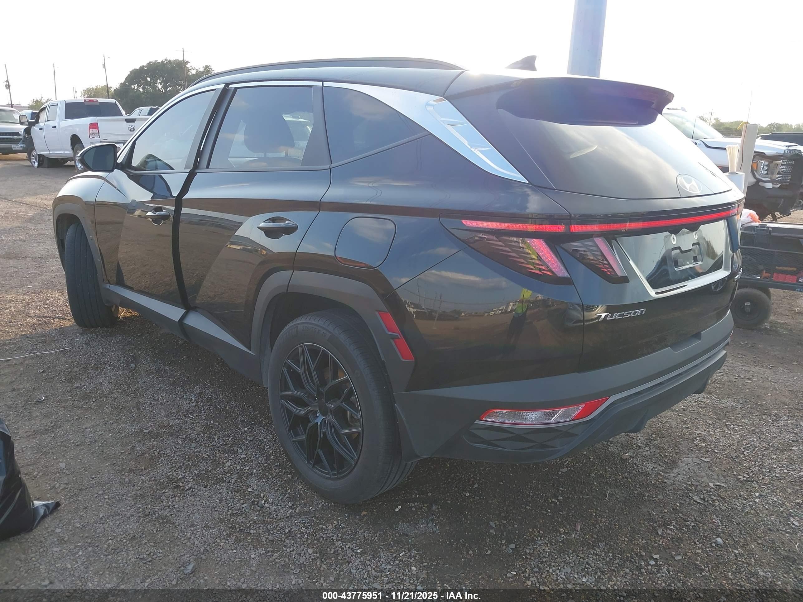 HYUNDAI TUCSON image 3