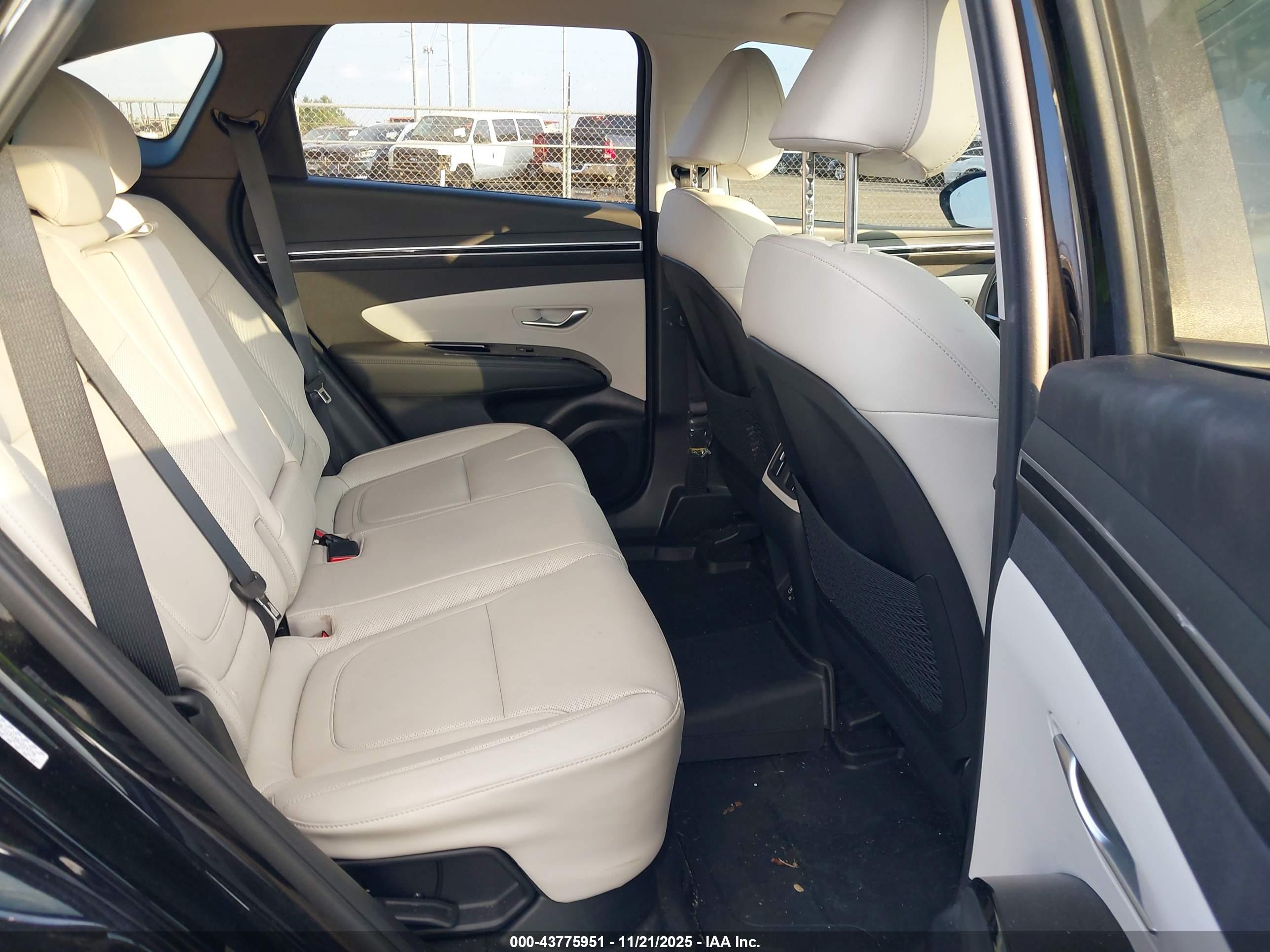 HYUNDAI TUCSON image 8