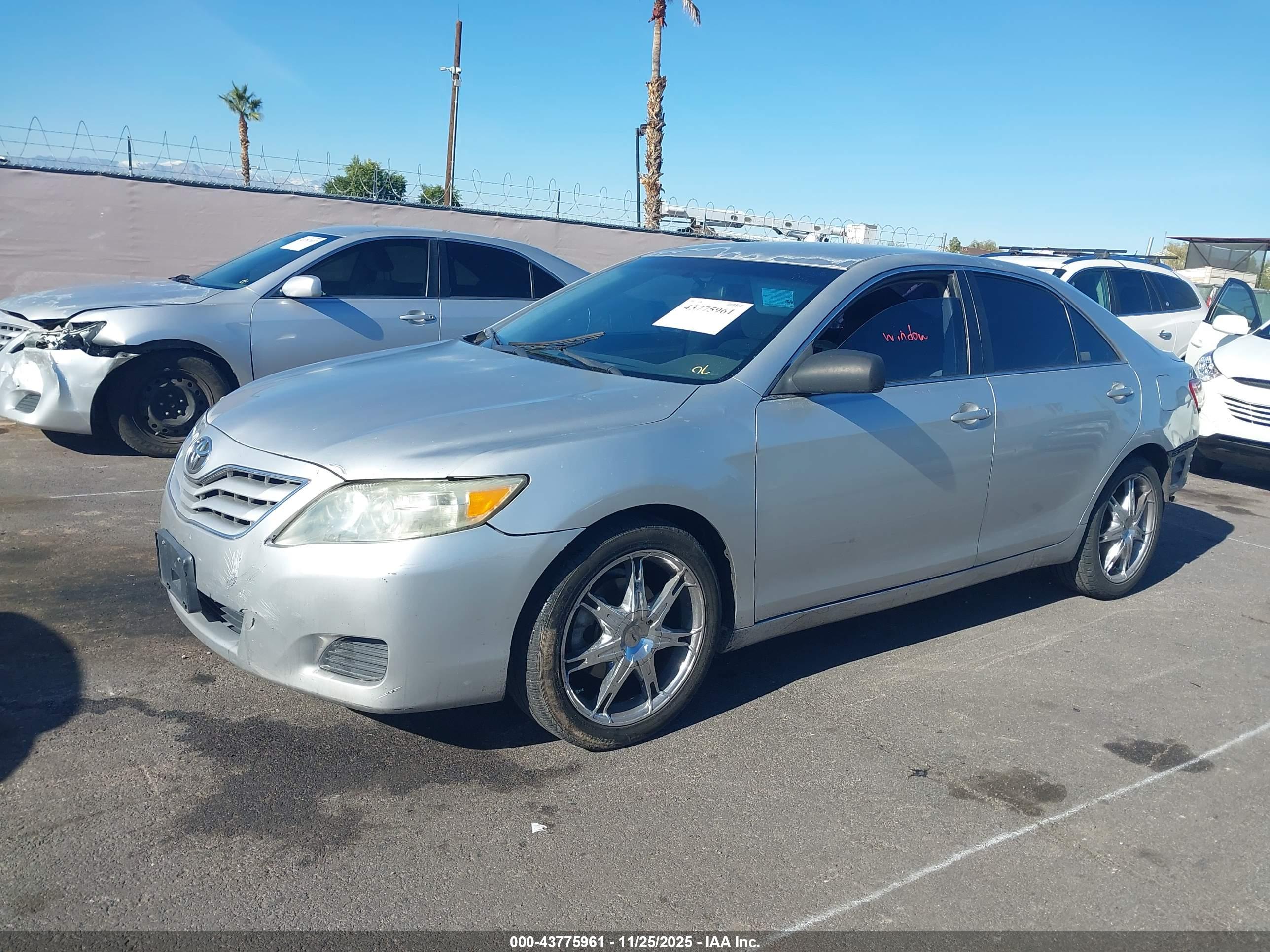 TOYOTA CAMRY image 2