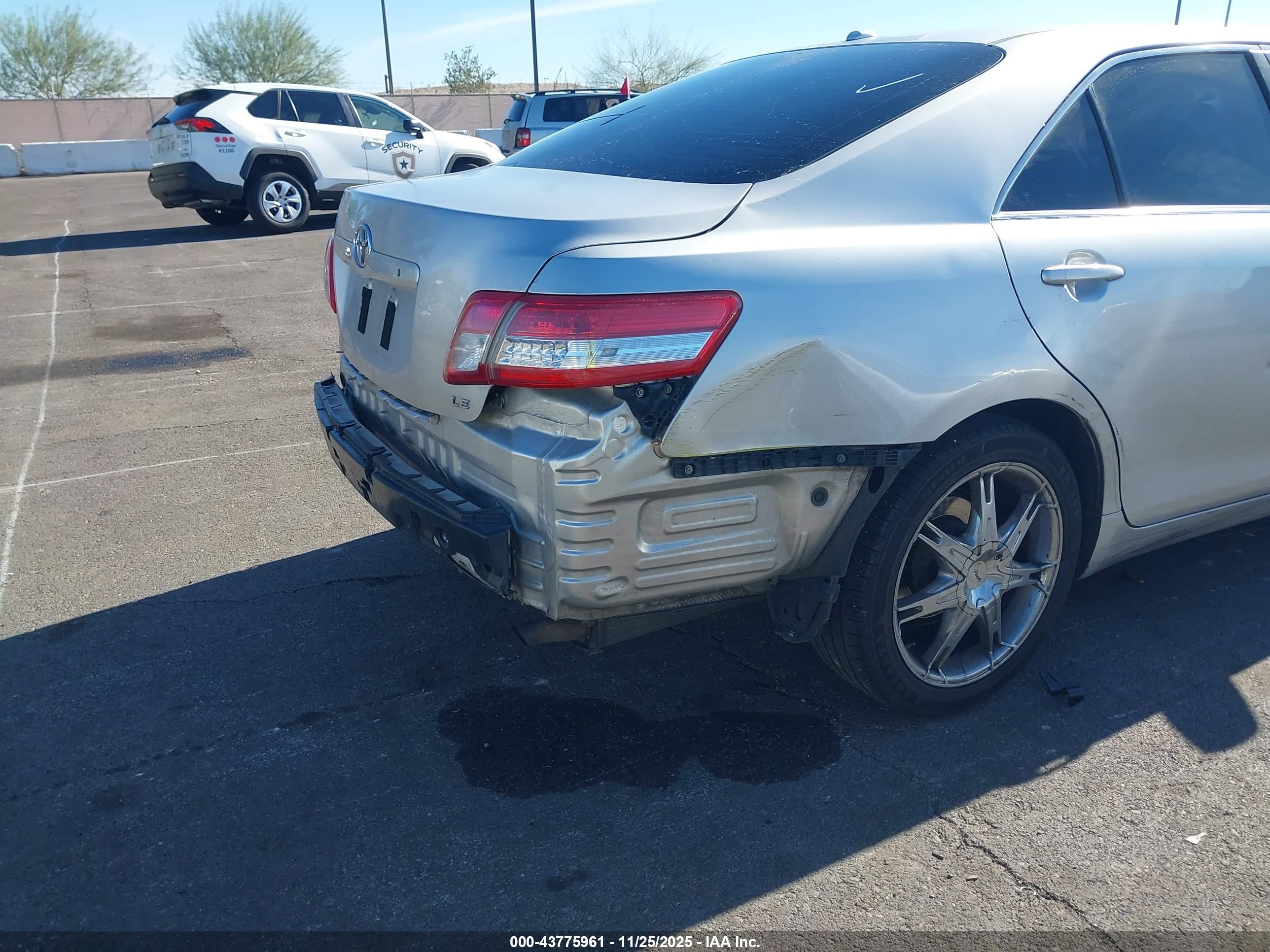 TOYOTA CAMRY image 6