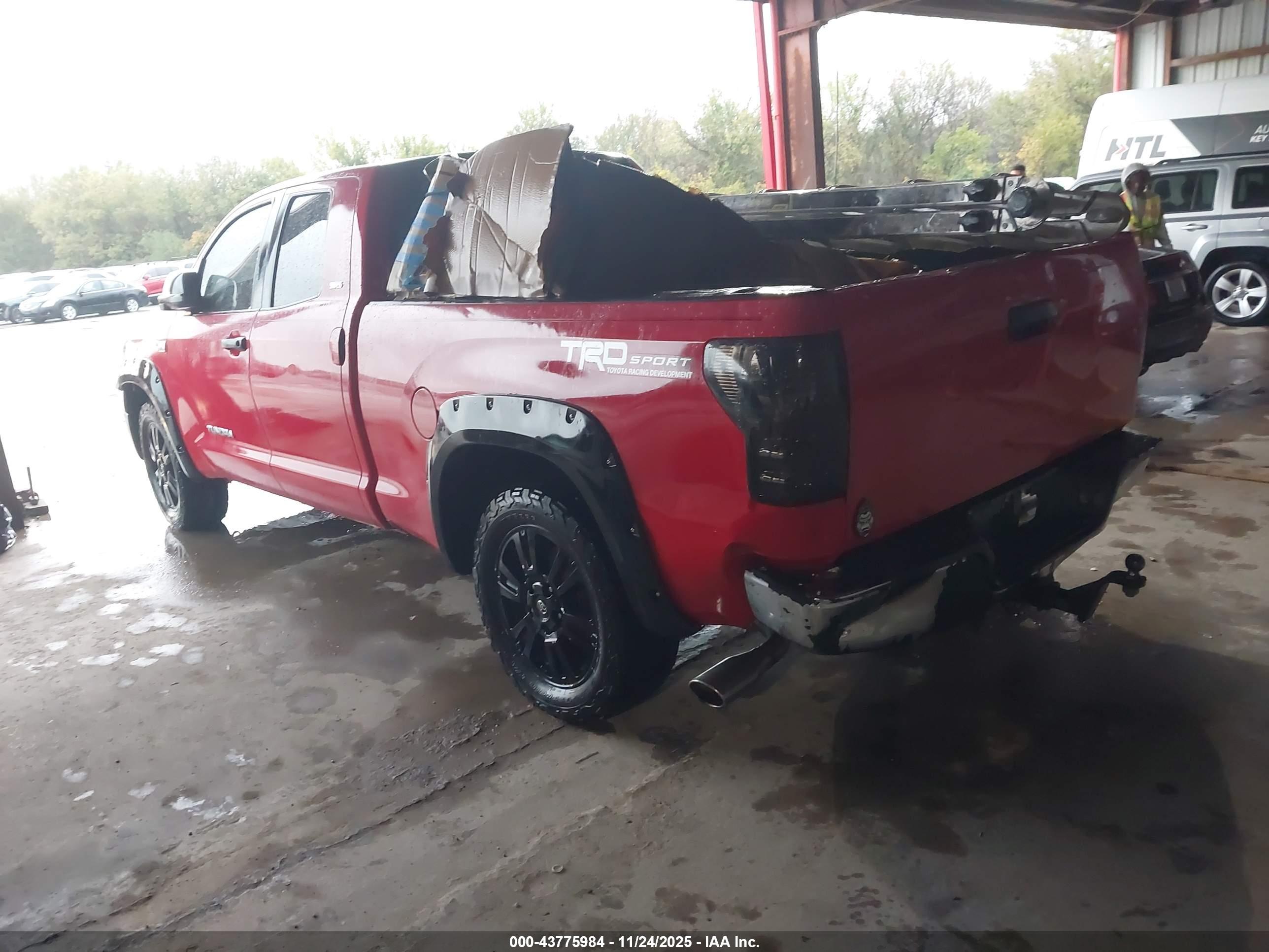 TOYOTA TUNDRA image 3