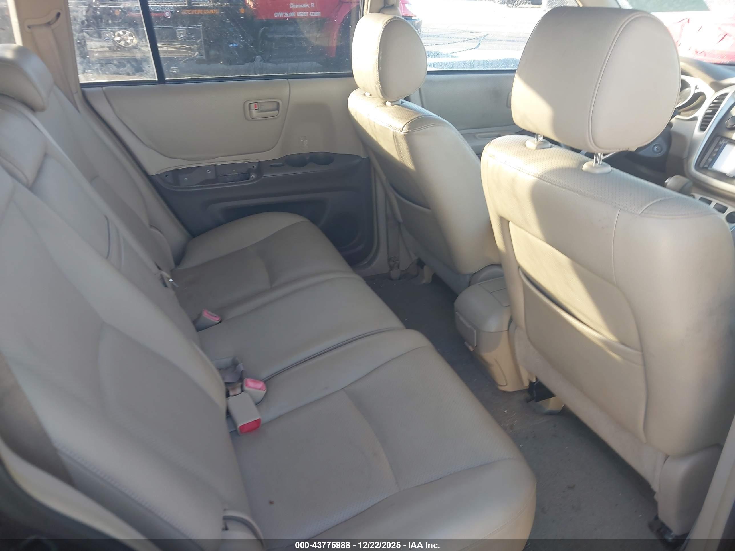 TOYOTA HIGHLANDER image 8