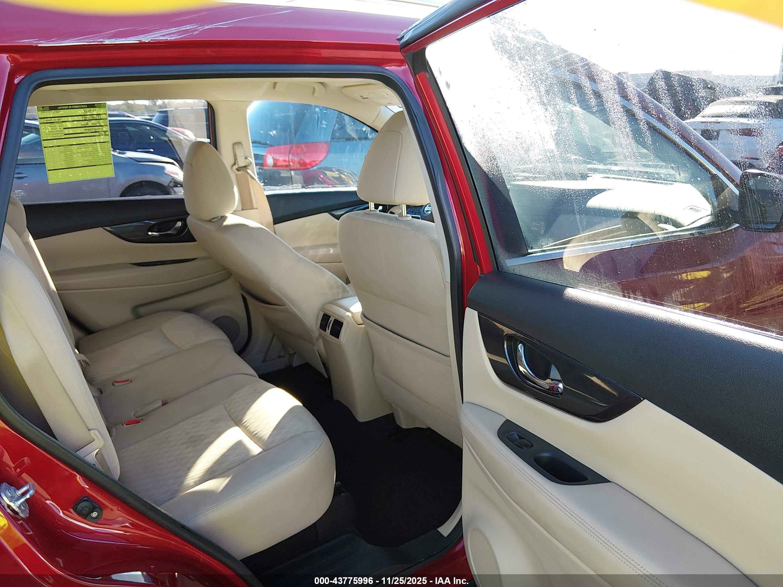NISSAN ROGUE image 8