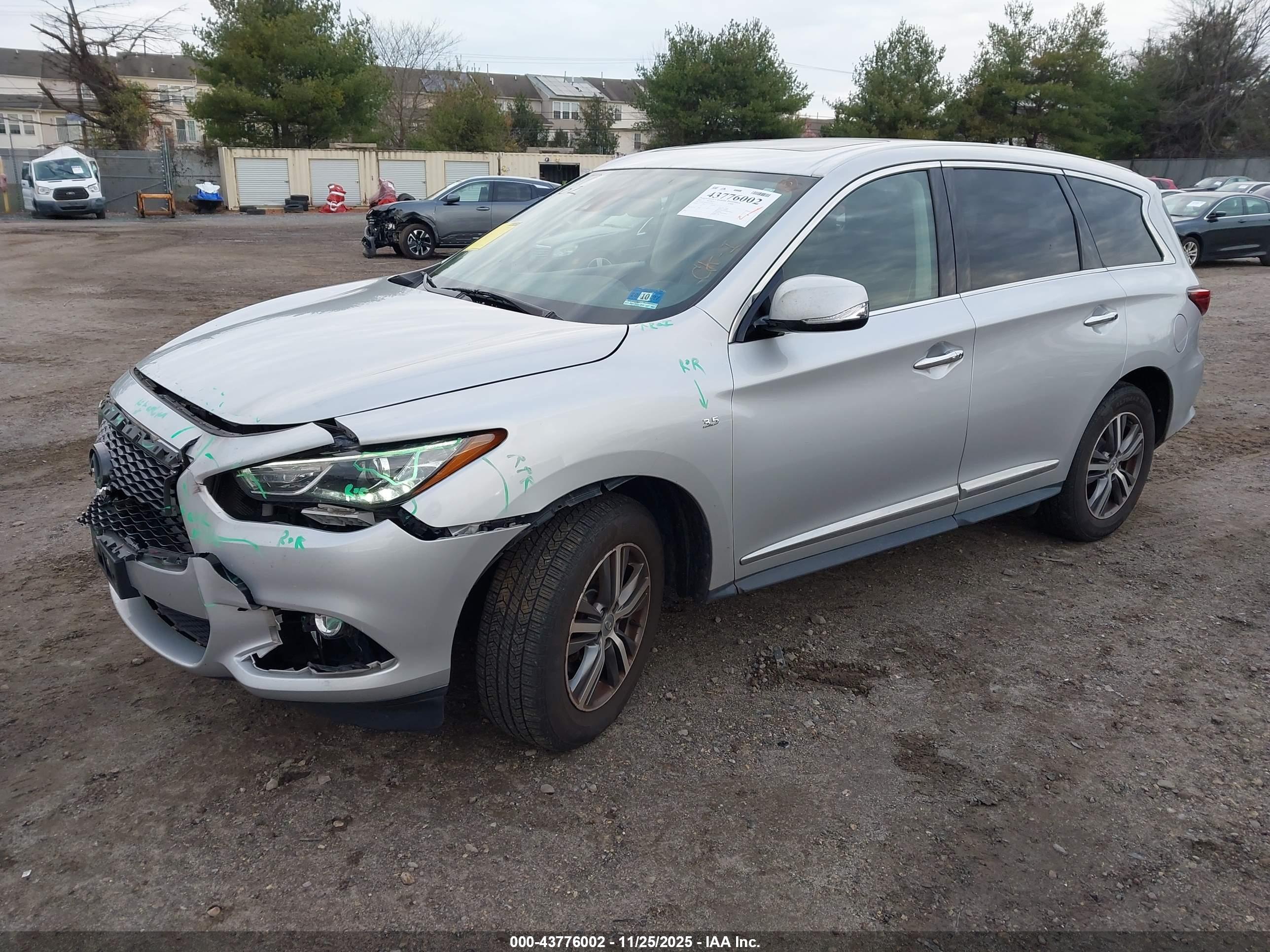INFINITI QX60 image 2