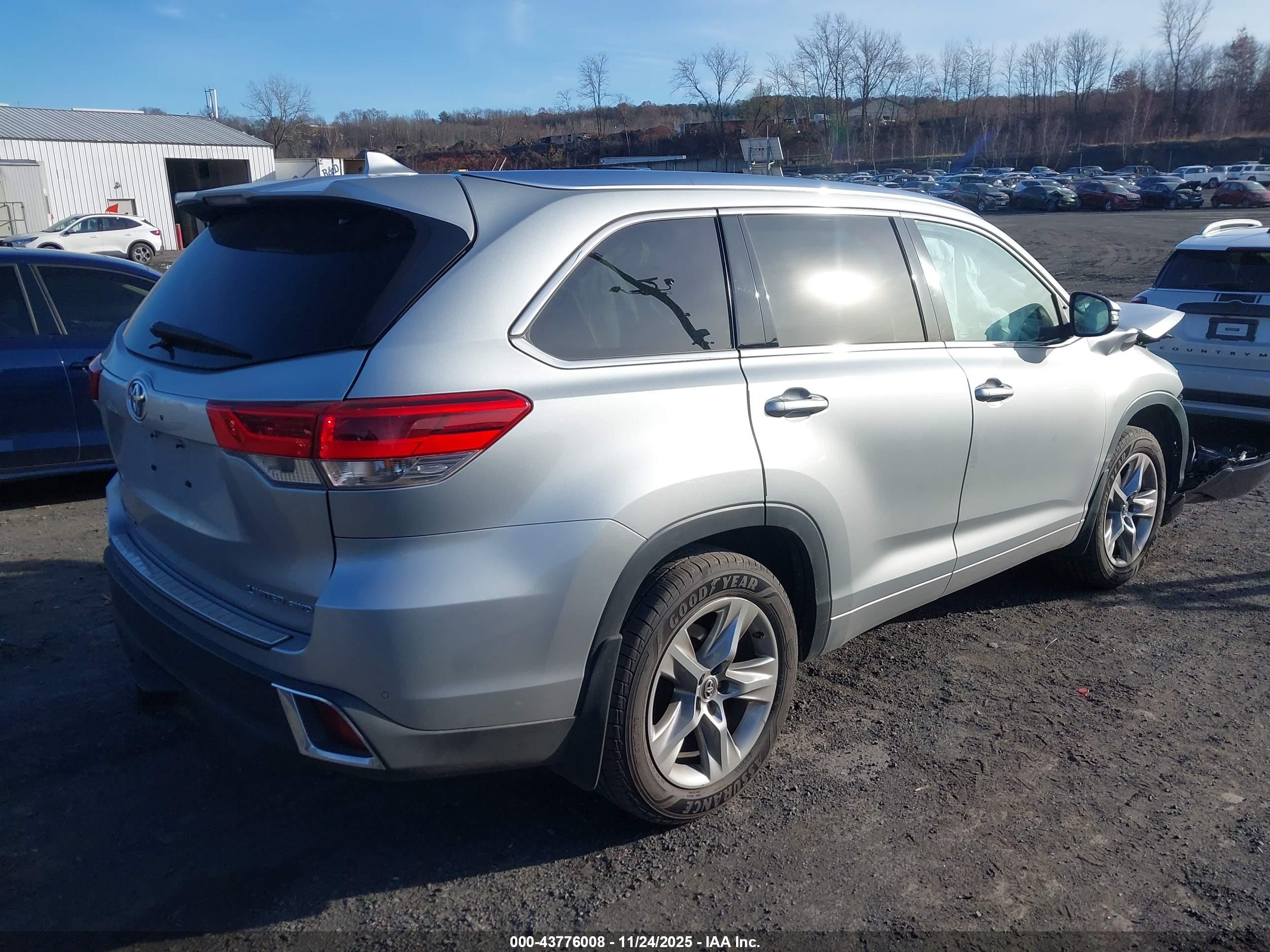 TOYOTA HIGHLANDER image 4