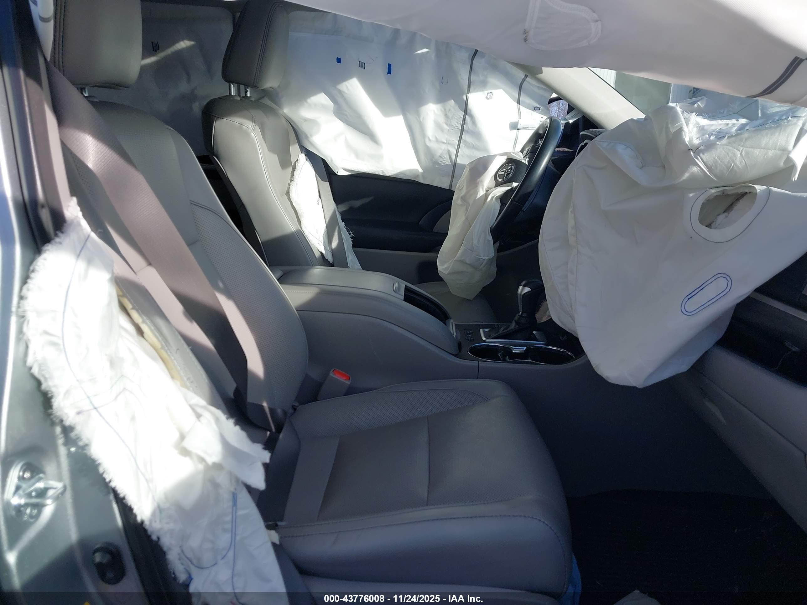 TOYOTA HIGHLANDER image 5