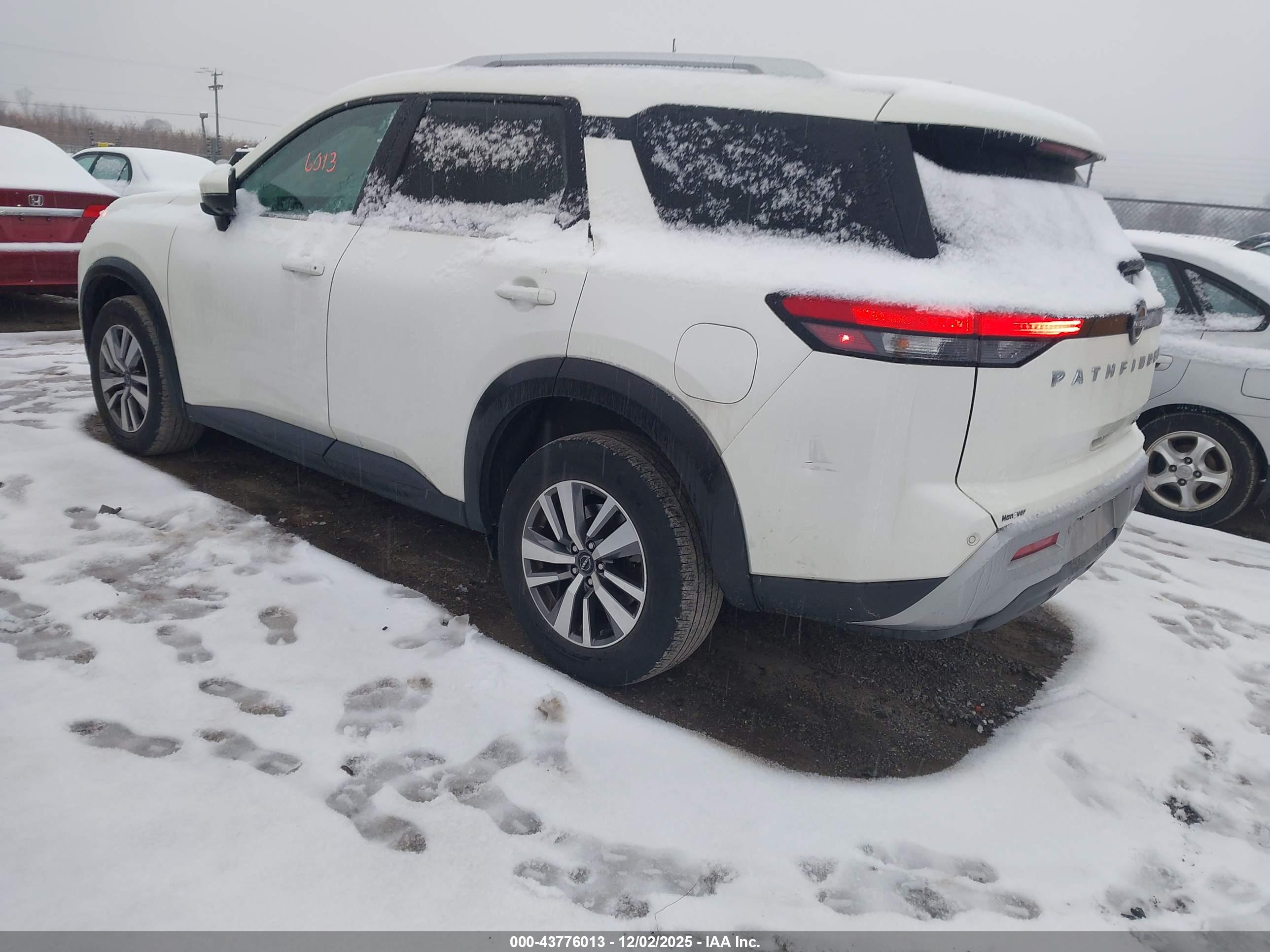NISSAN PATHFINDER image 3