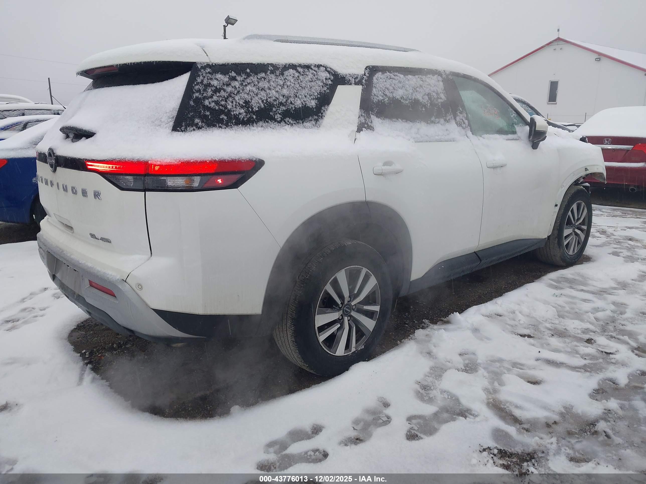 NISSAN PATHFINDER image 4