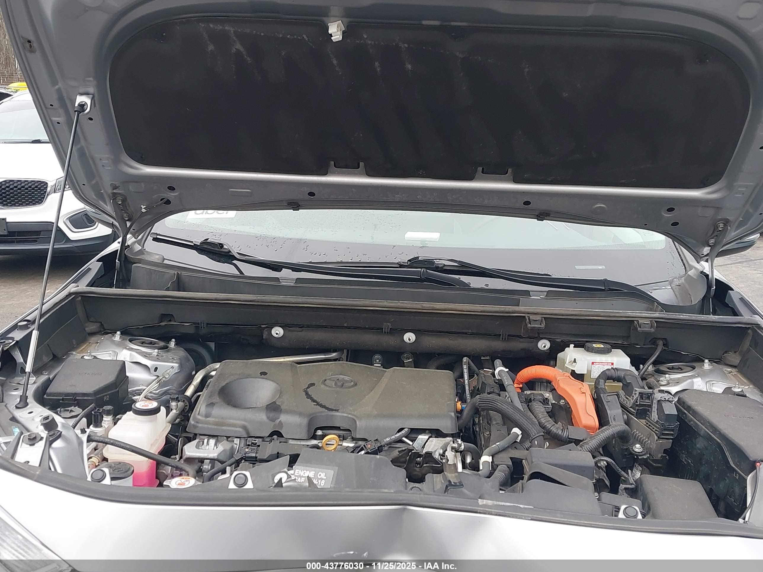 TOYOTA RAV4 image 10