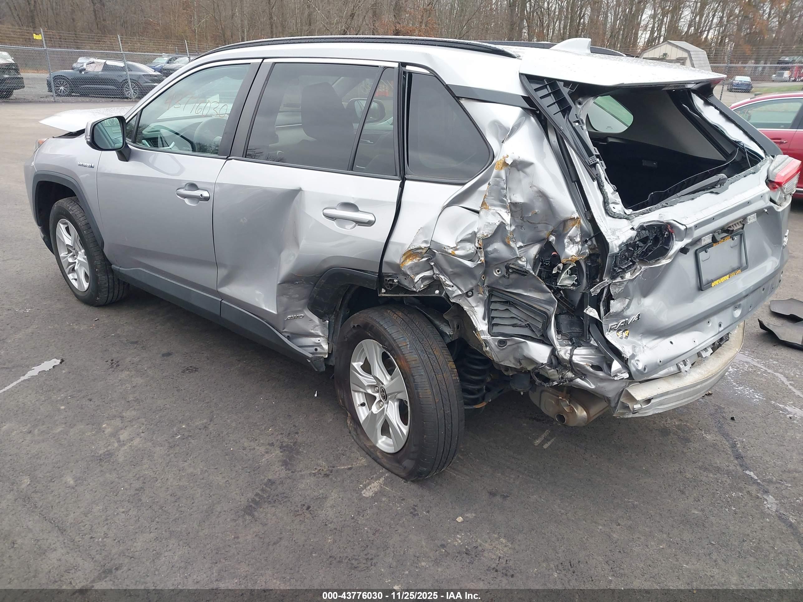 TOYOTA RAV4 image 3
