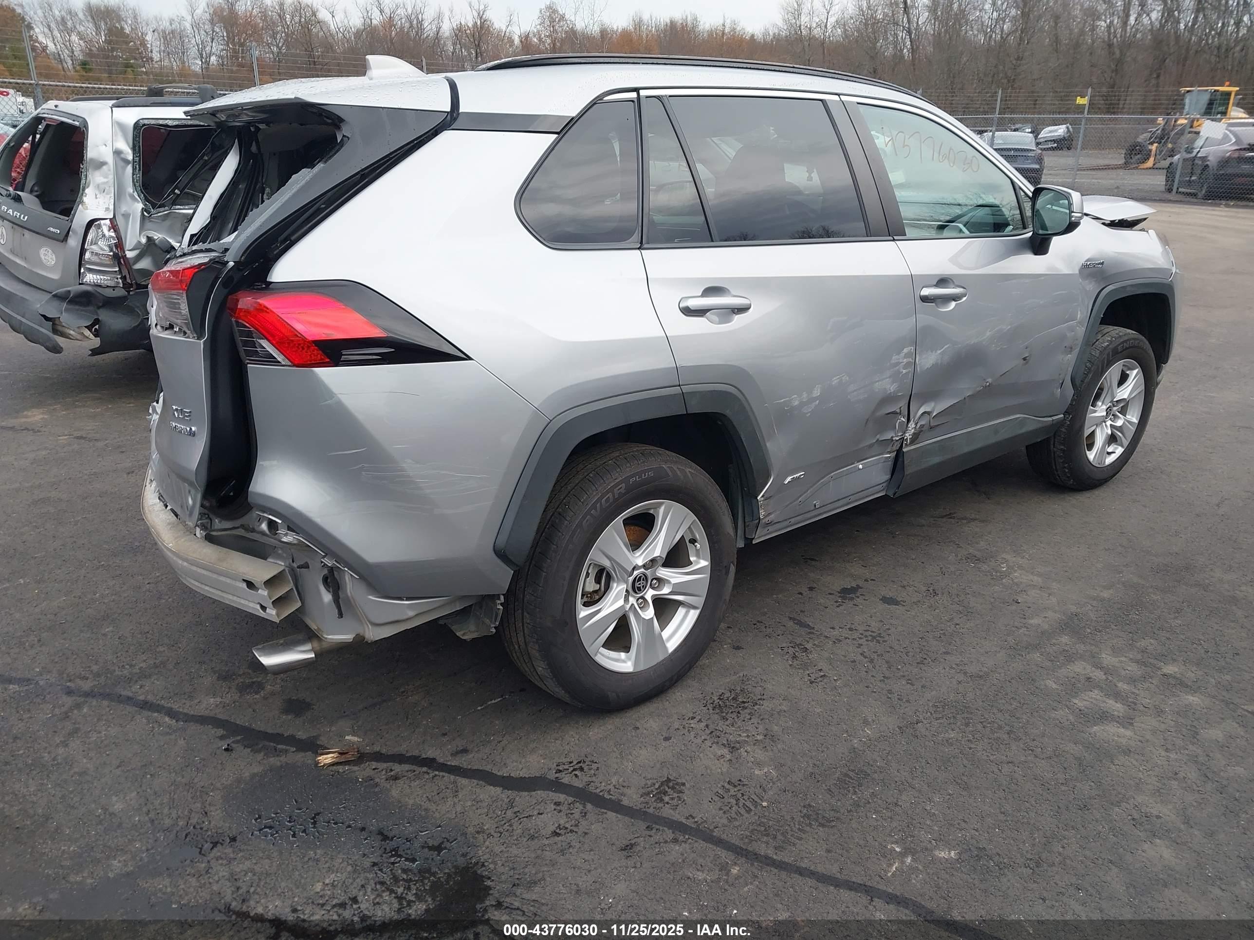 TOYOTA RAV4 image 4