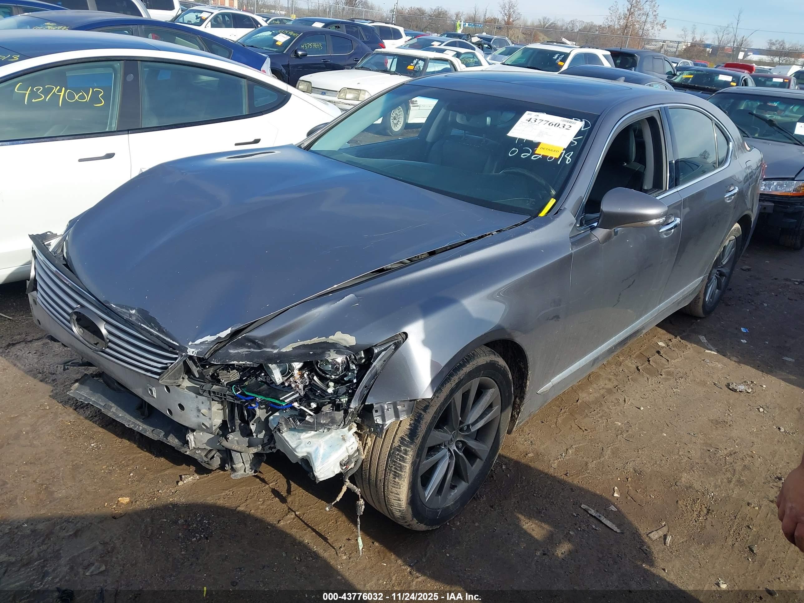 LEXUS LS image 2