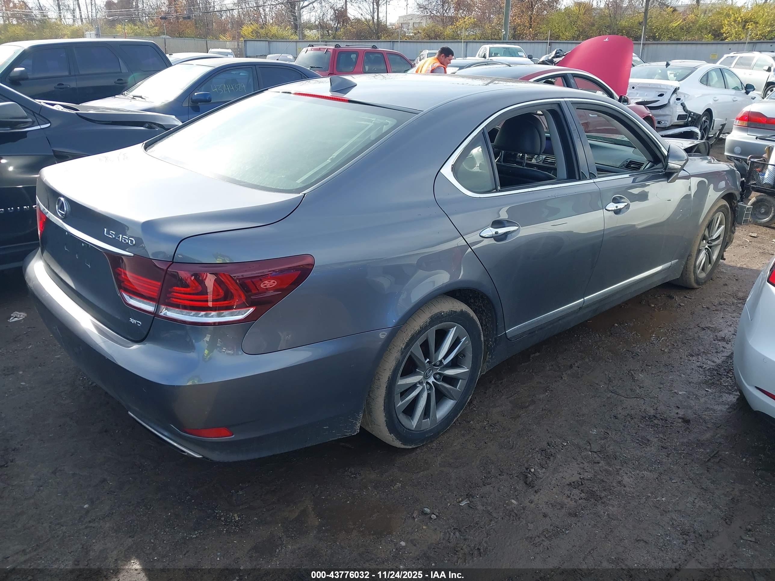 LEXUS LS image 4