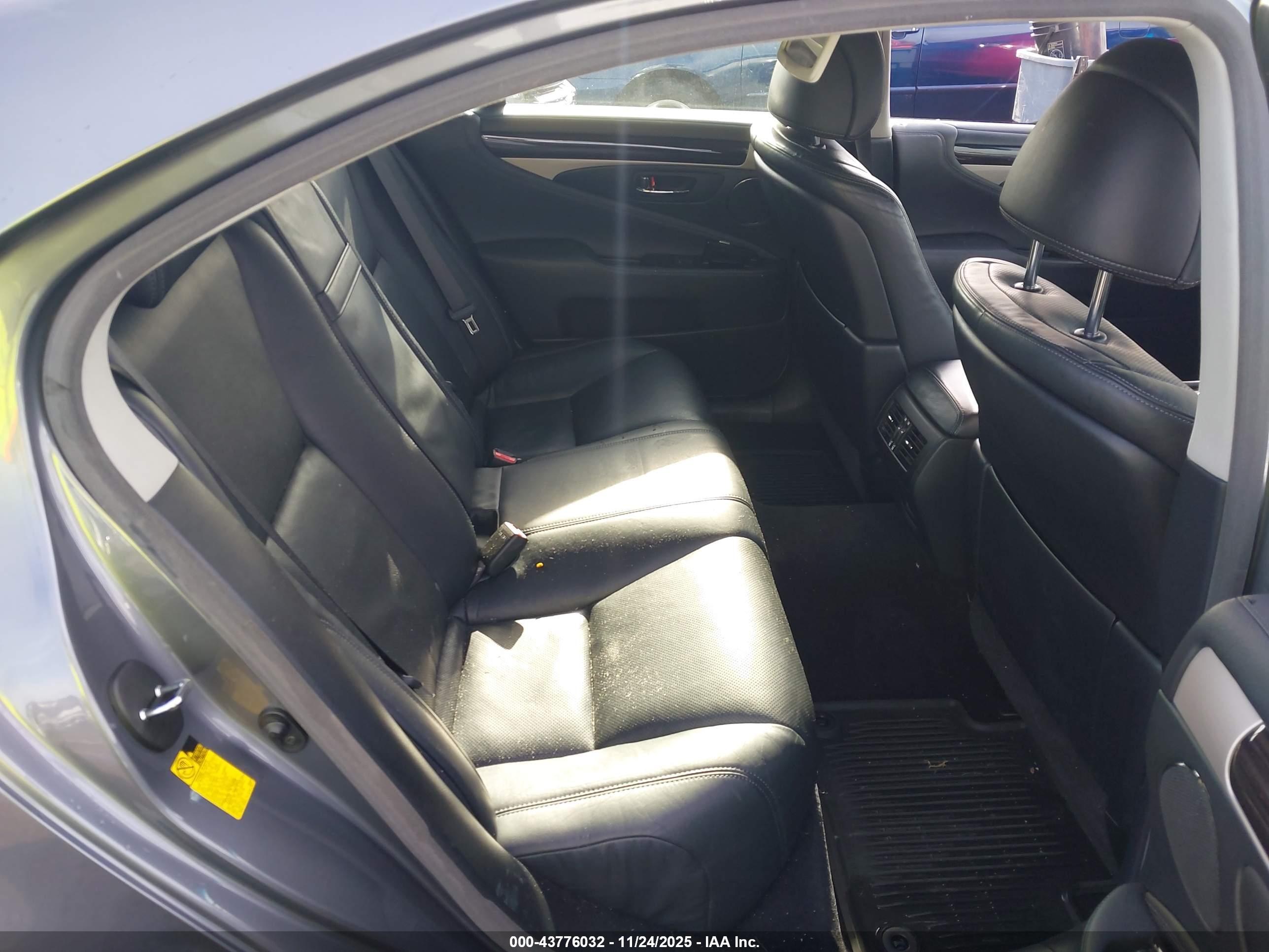 LEXUS LS image 8