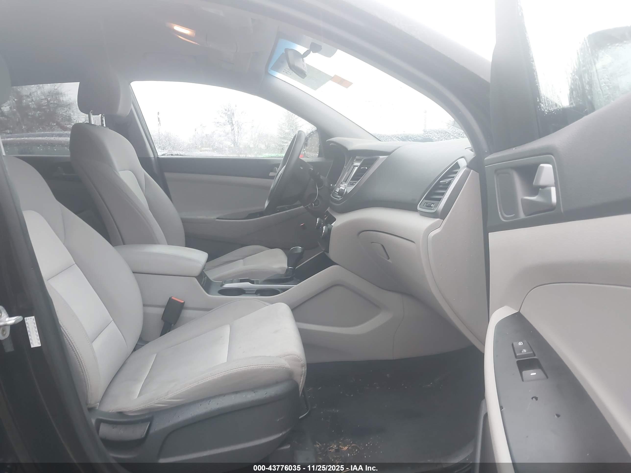 HYUNDAI TUCSON image 5