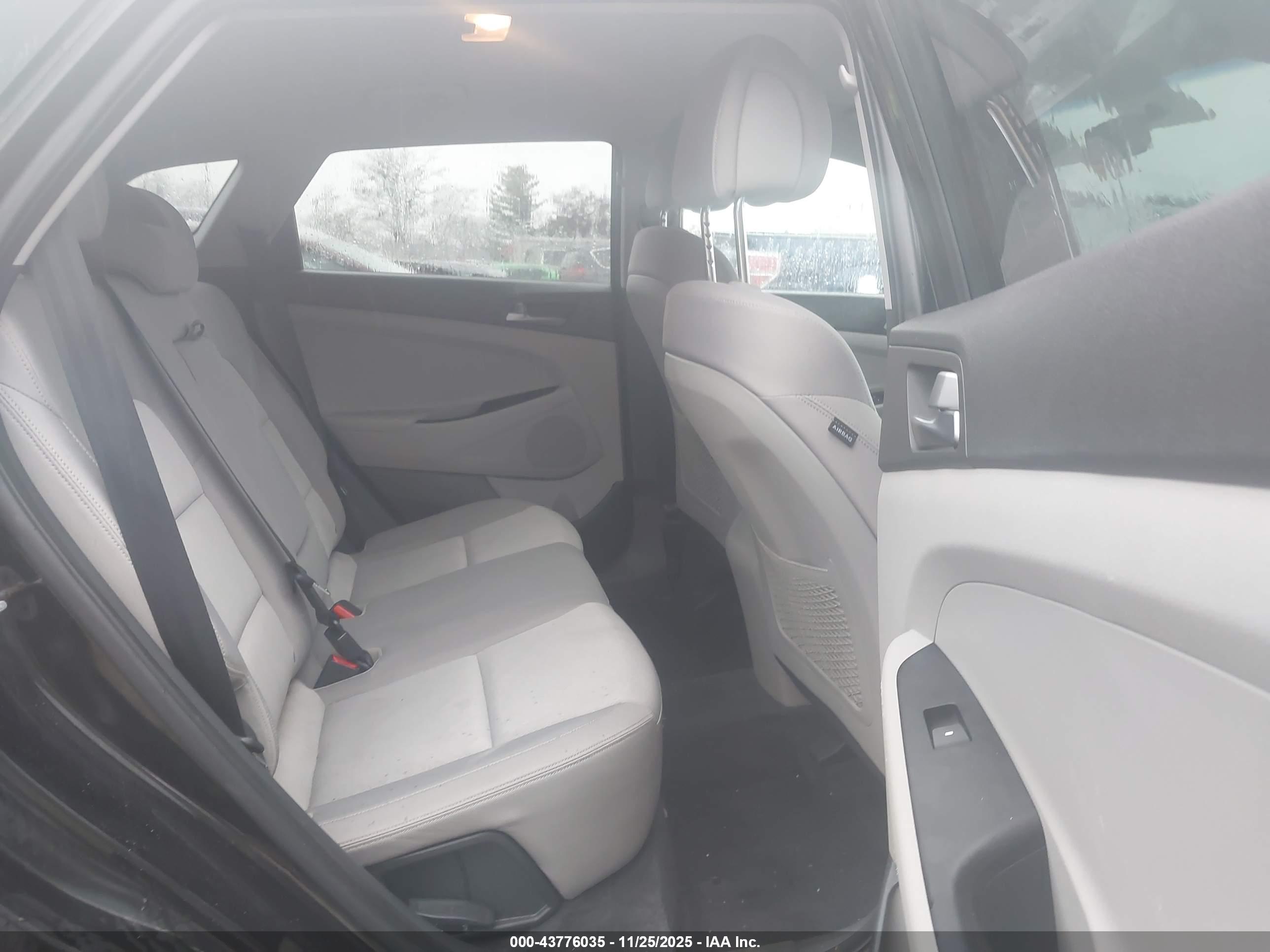 HYUNDAI TUCSON image 8