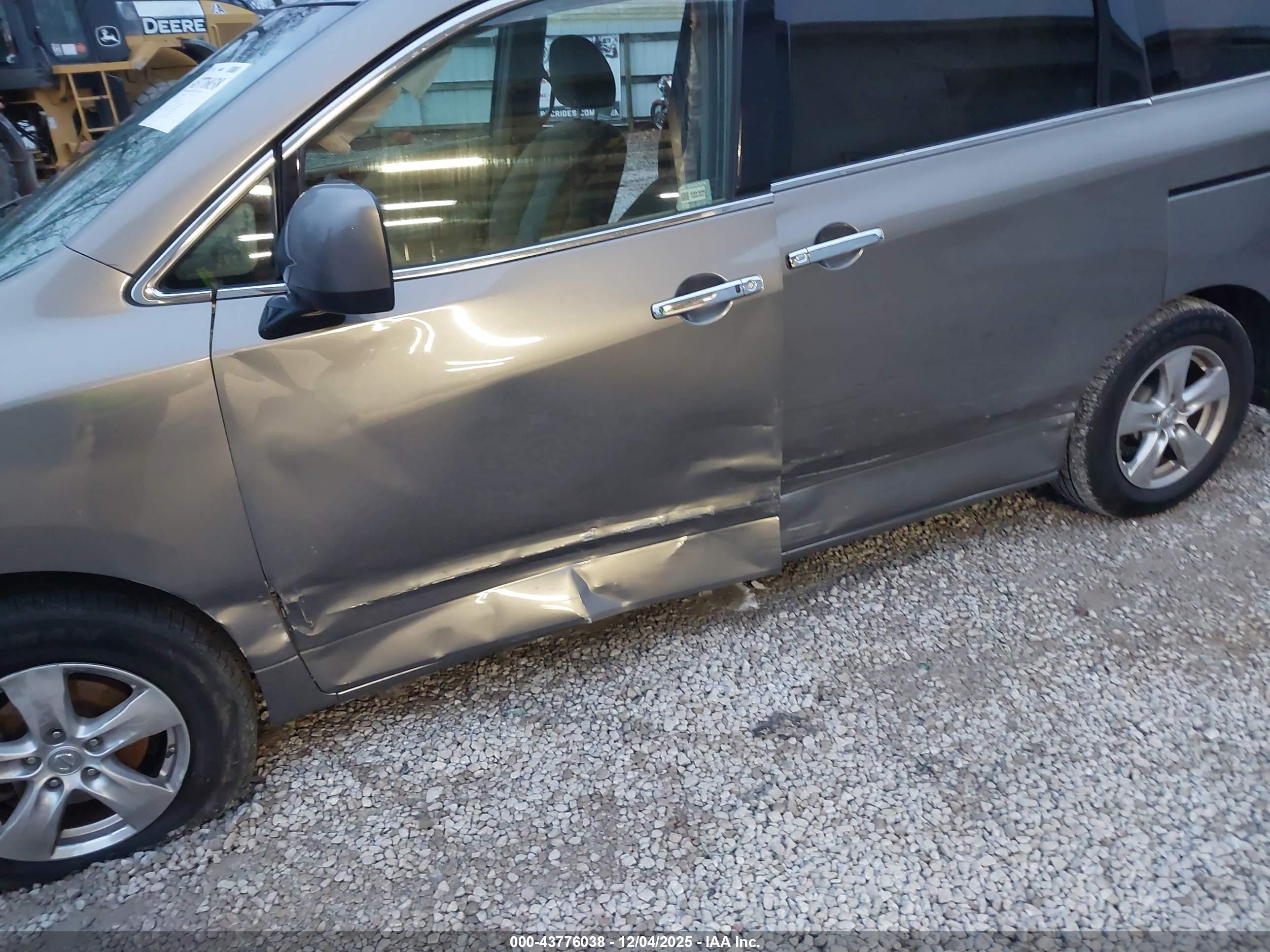 NISSAN QUEST image 6