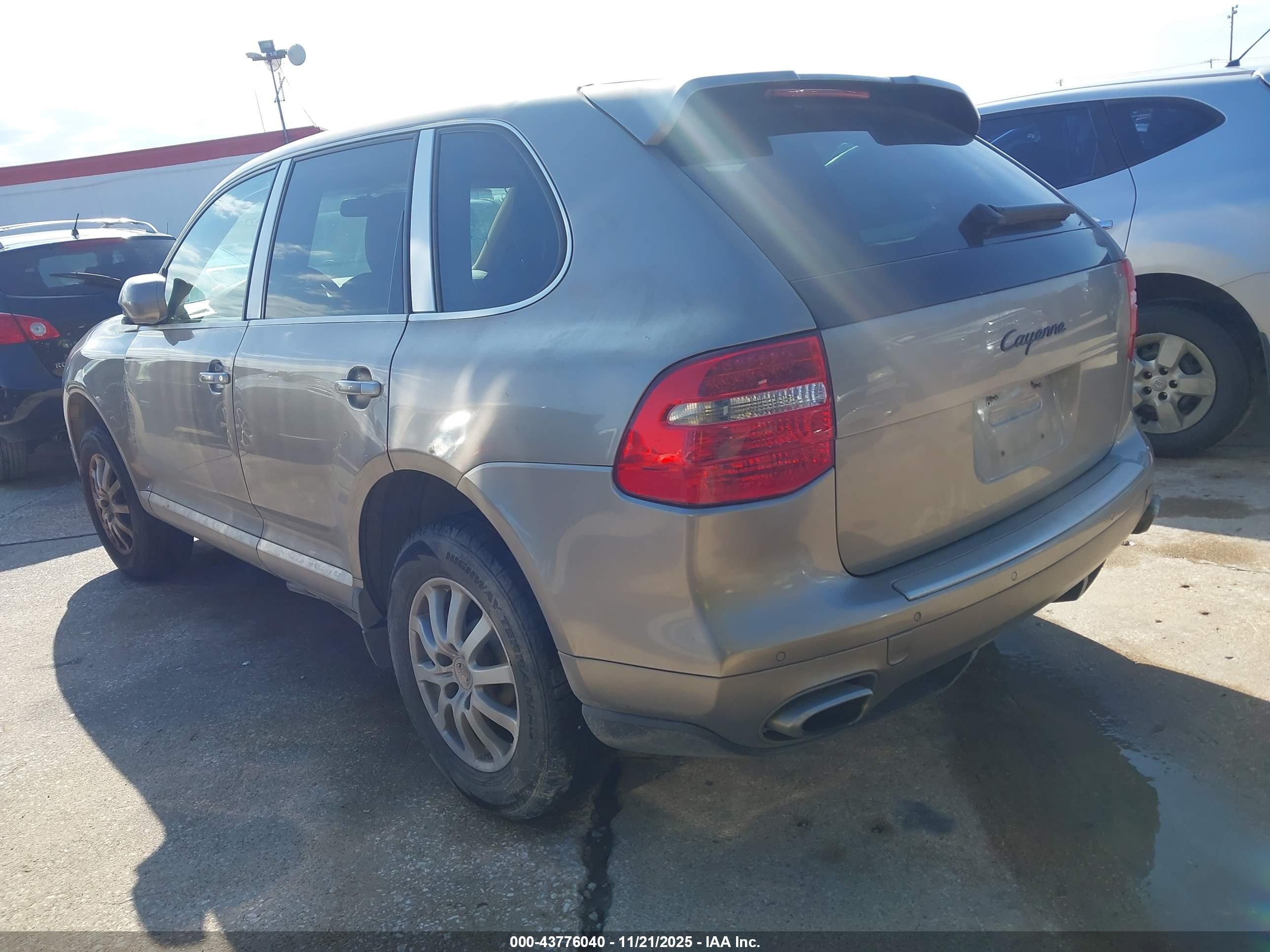PORSCHE CAYENNE image 3