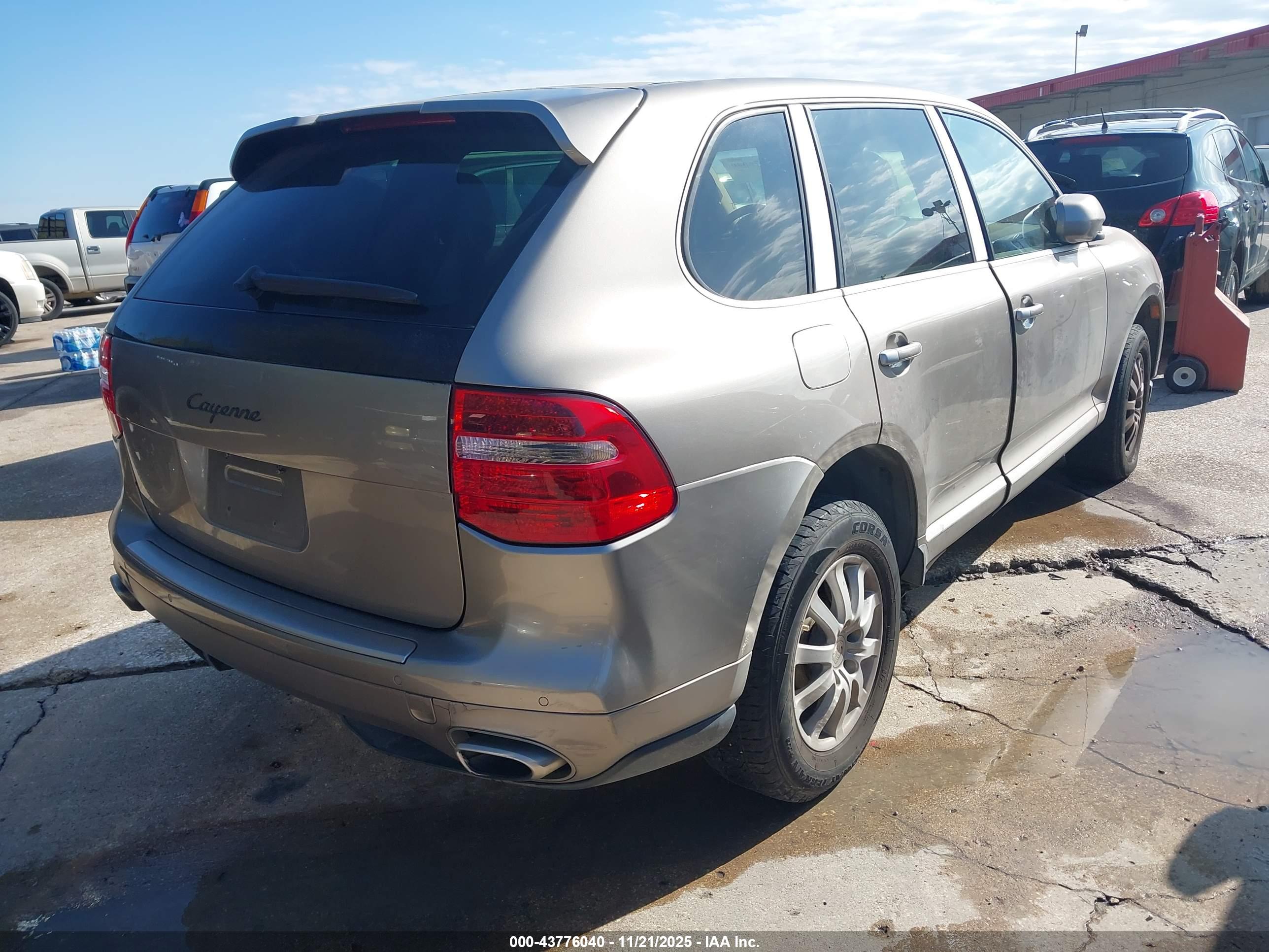 PORSCHE CAYENNE image 4