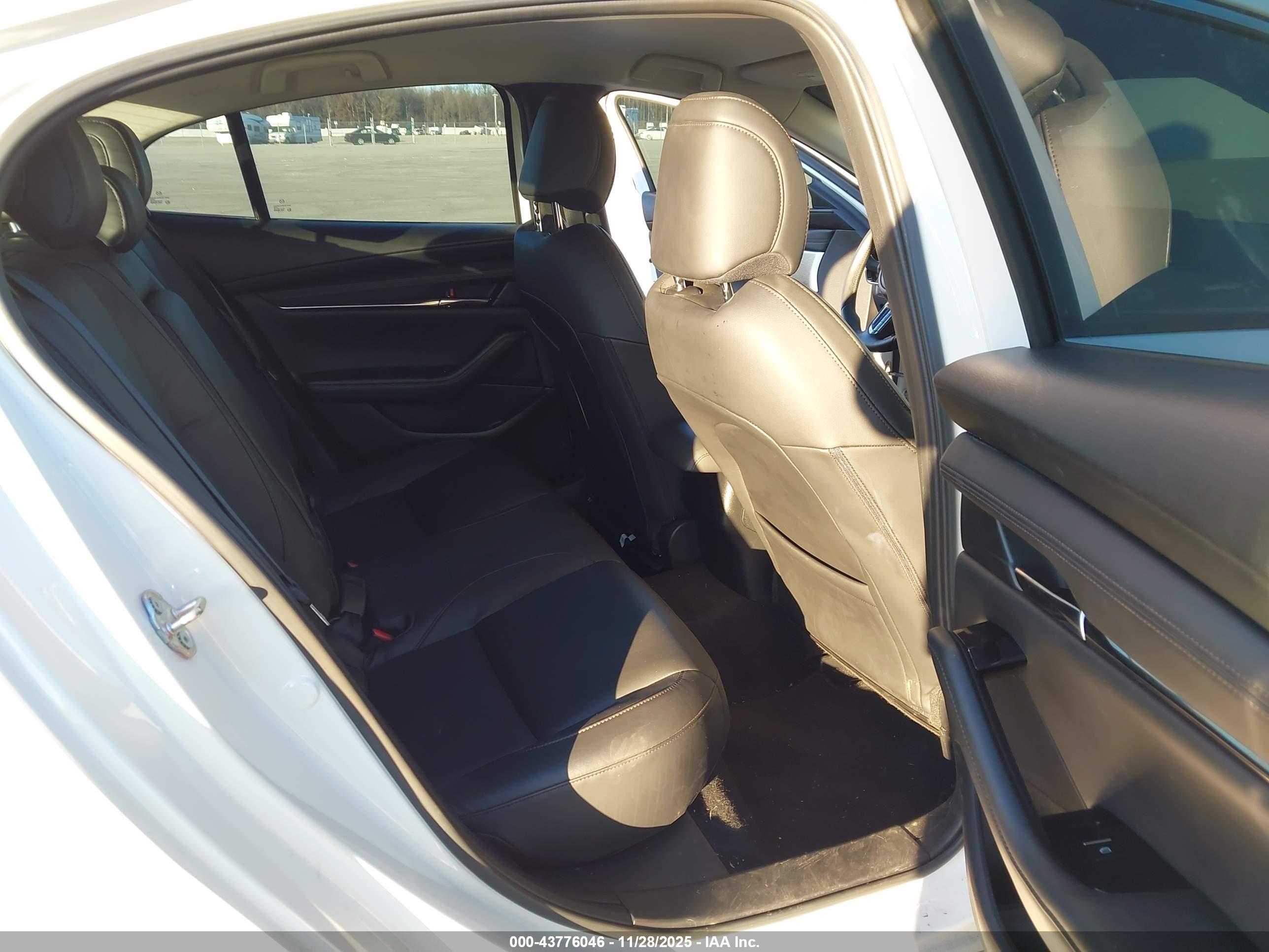 MAZDA MAZDA3 image 8