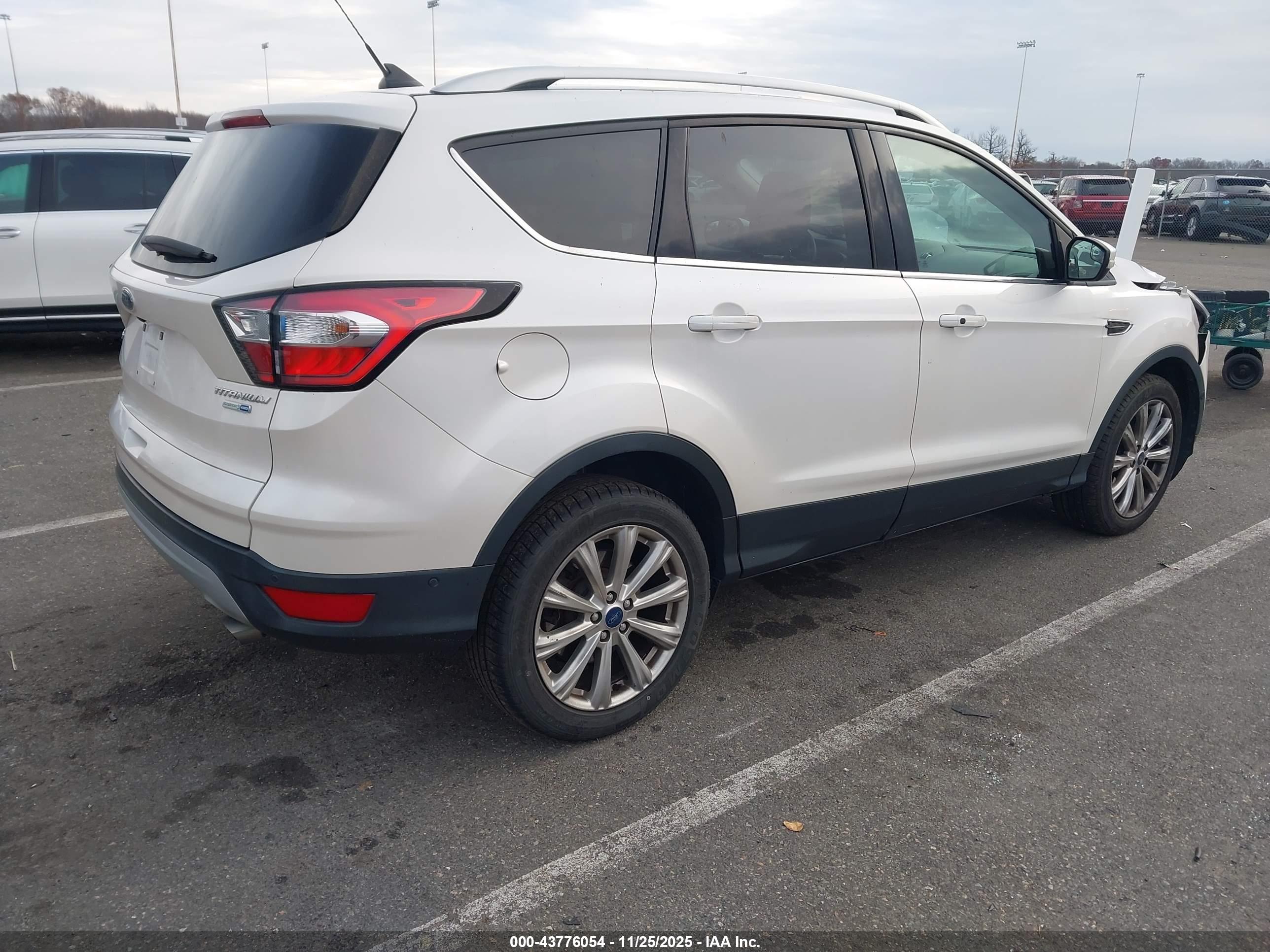 FORD ESCAPE image 4