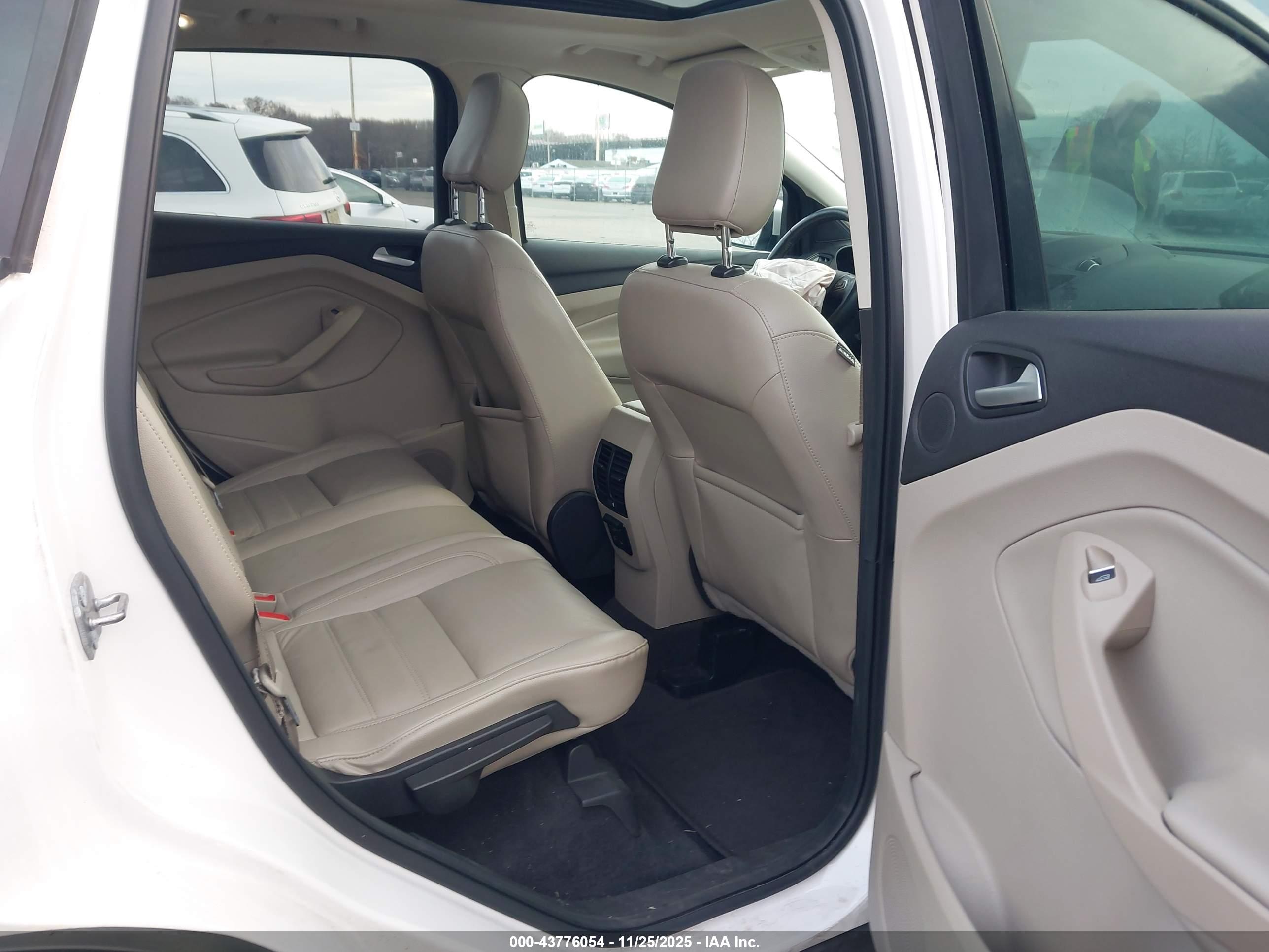 FORD ESCAPE image 8