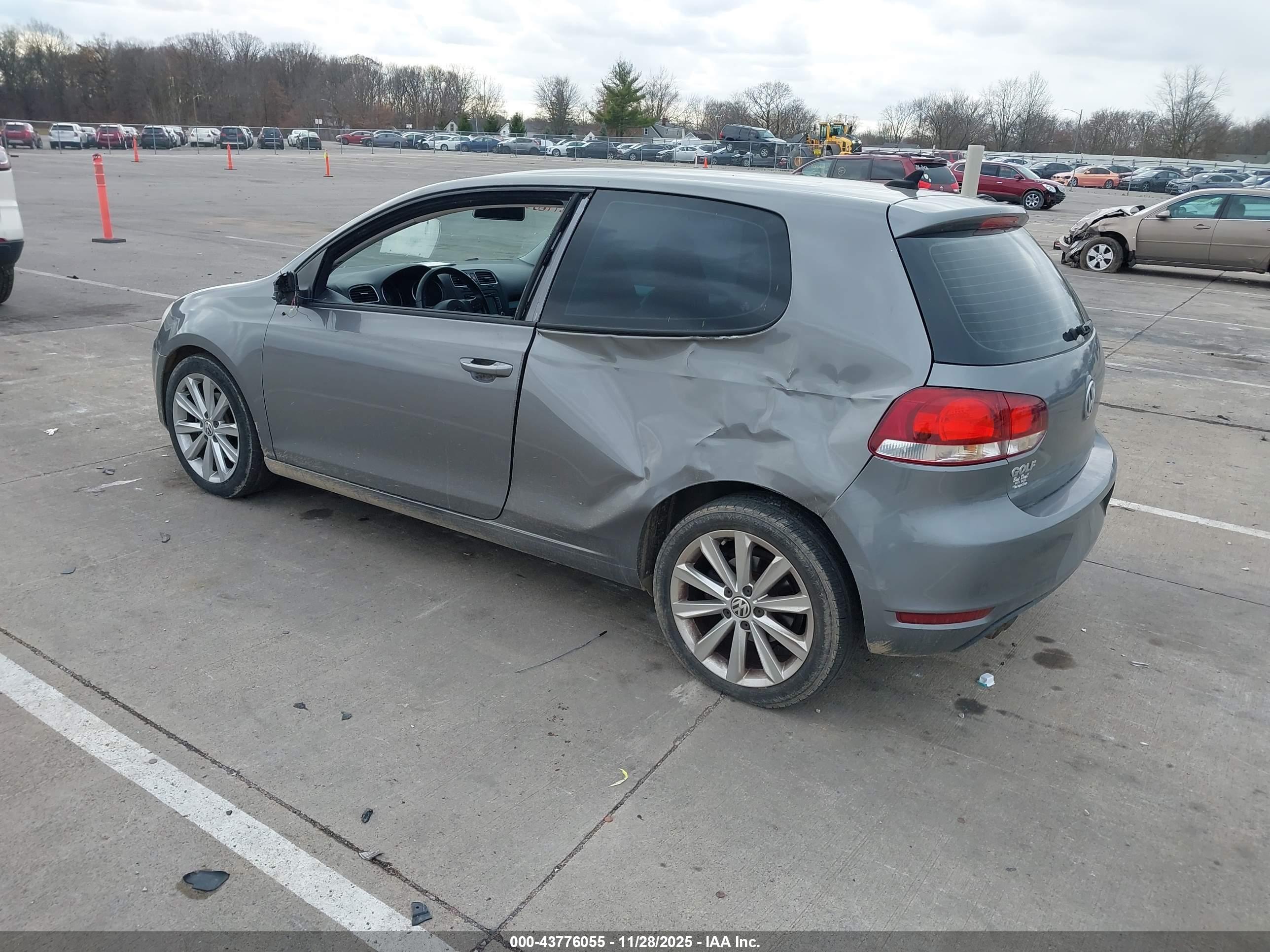 VOLKSWAGEN GOLF image 3