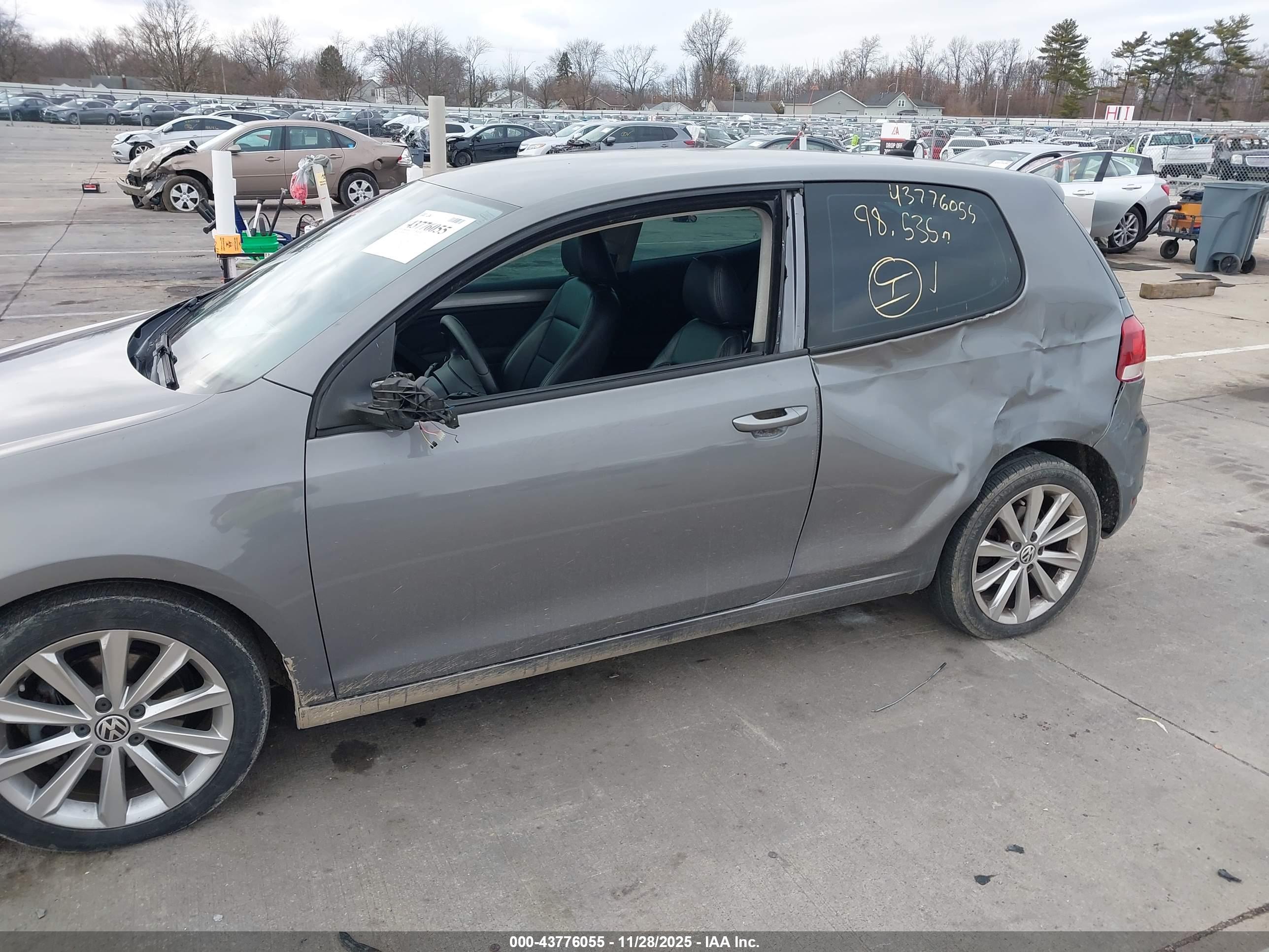 VOLKSWAGEN GOLF image 6
