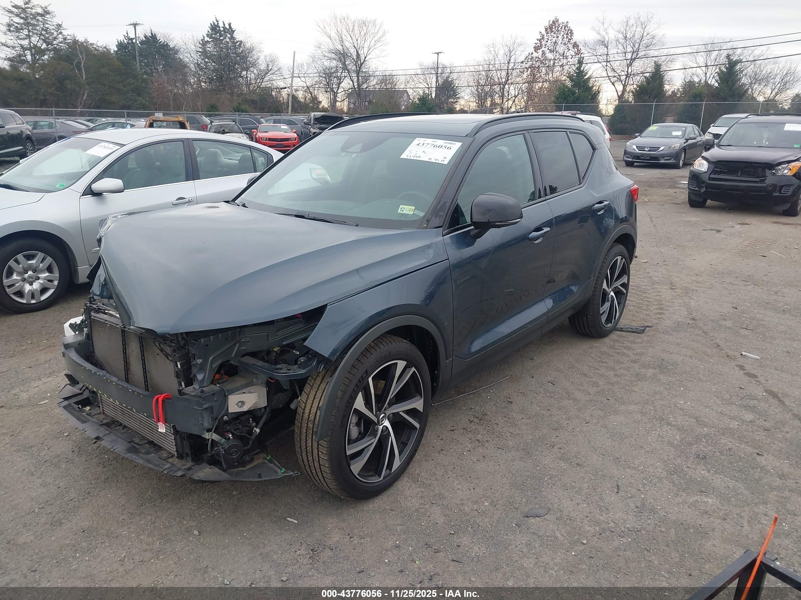 VOLVO XC40 image 2