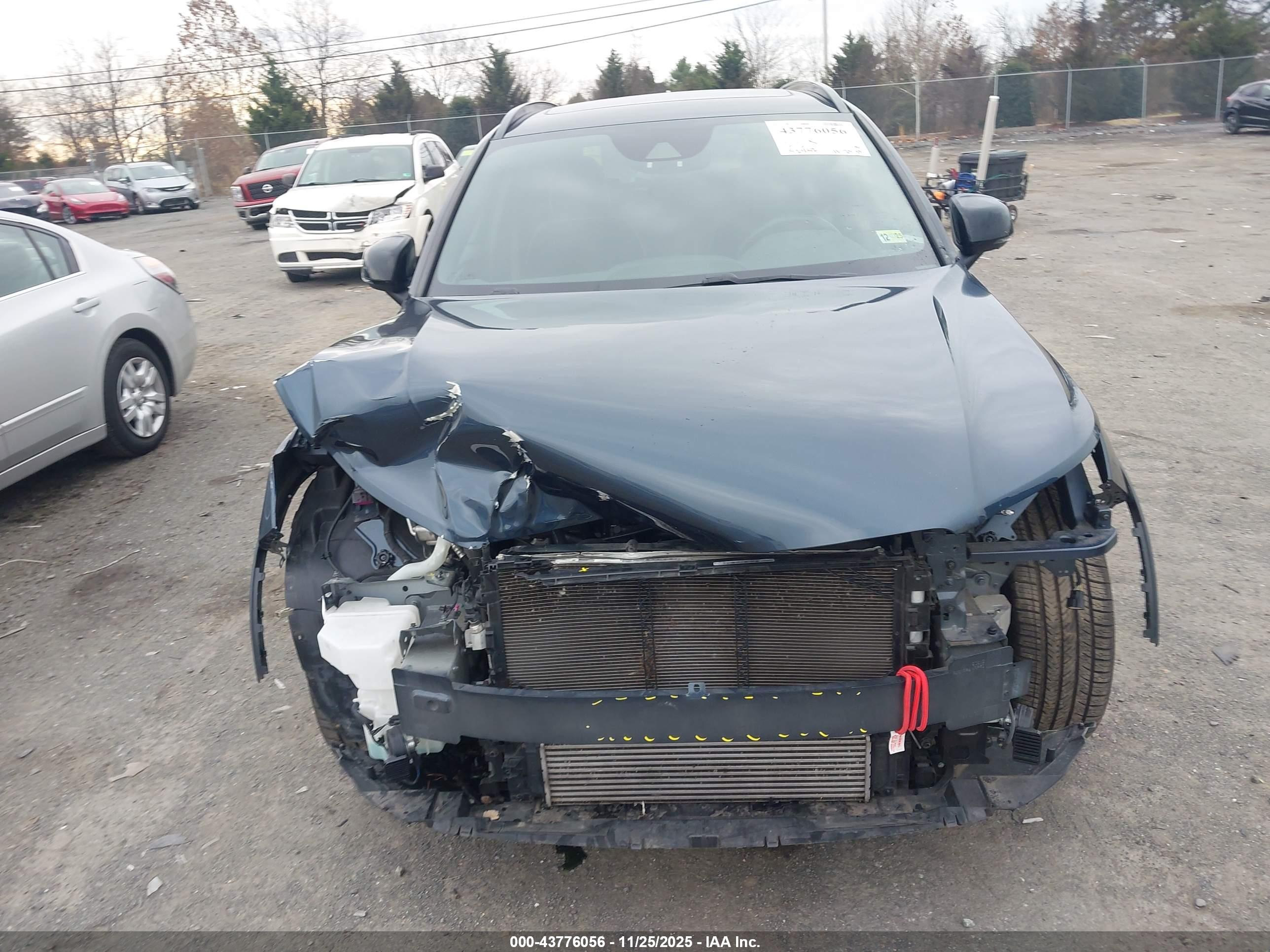 VOLVO XC40 image 6