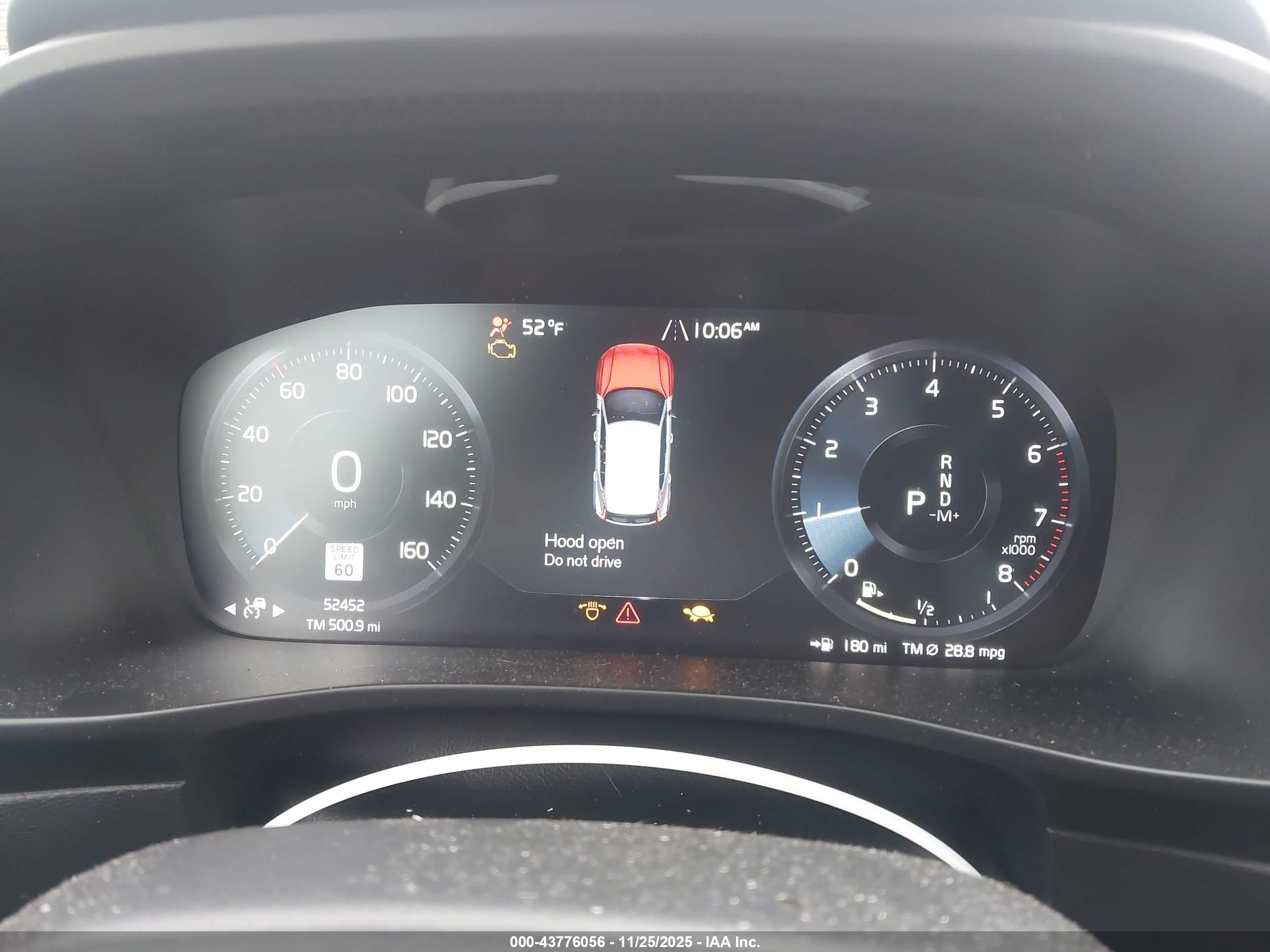 VOLVO XC40 image 7
