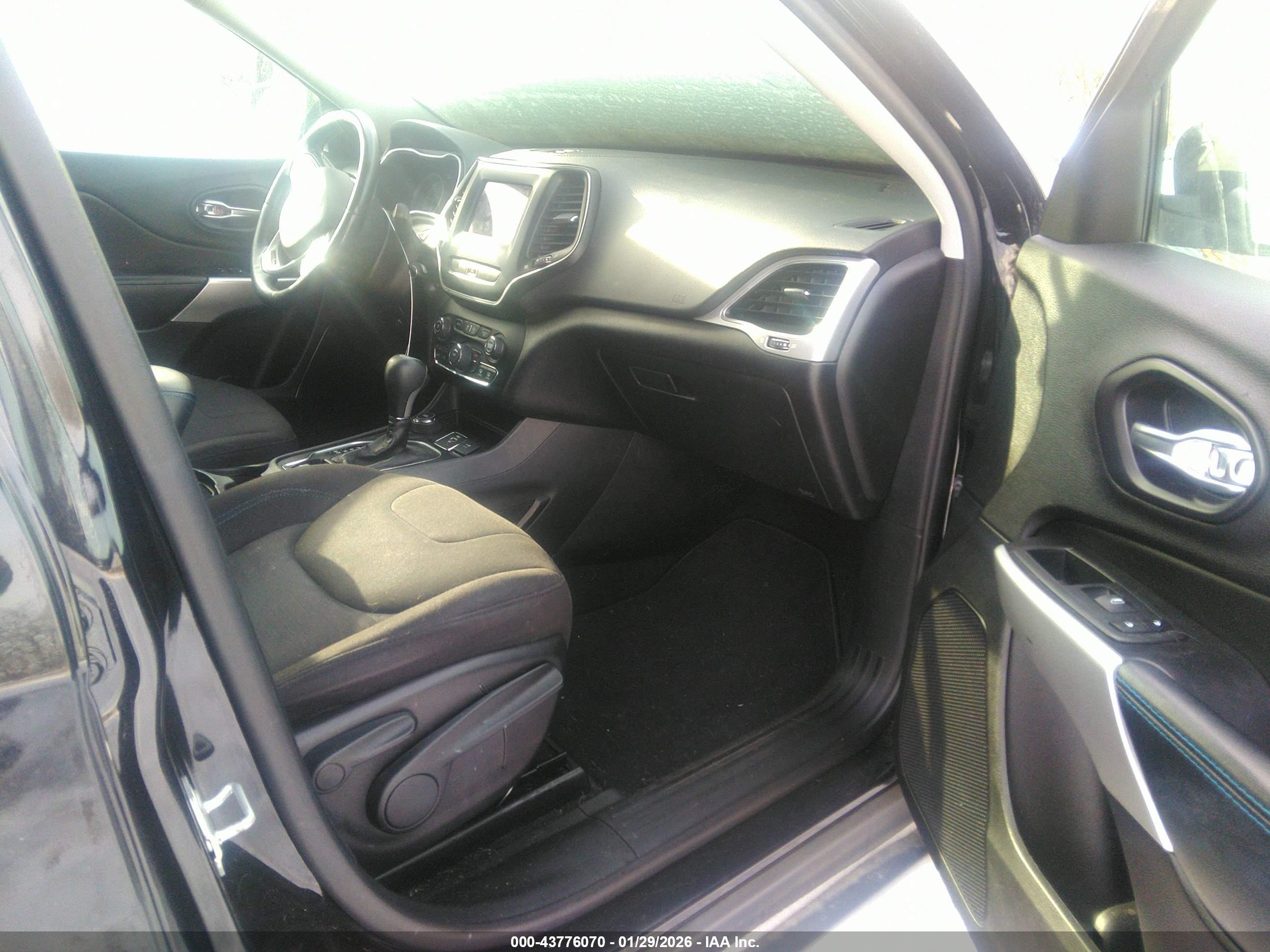 JEEP CHEROKEE image 5