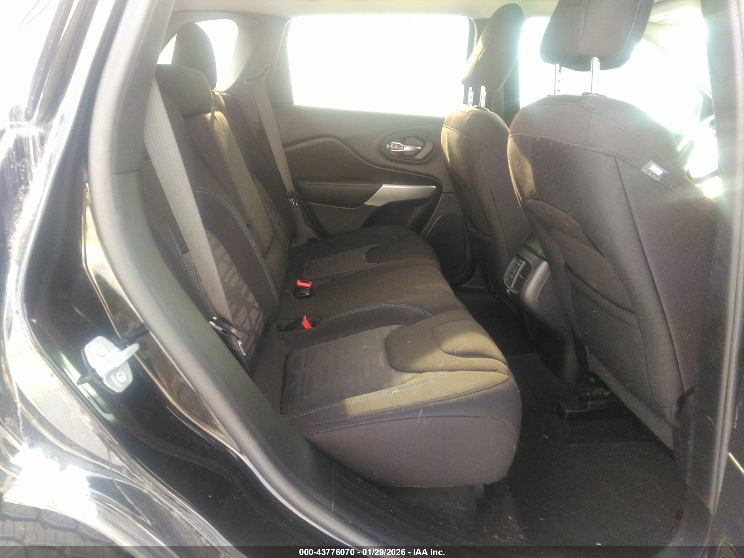 JEEP CHEROKEE image 8