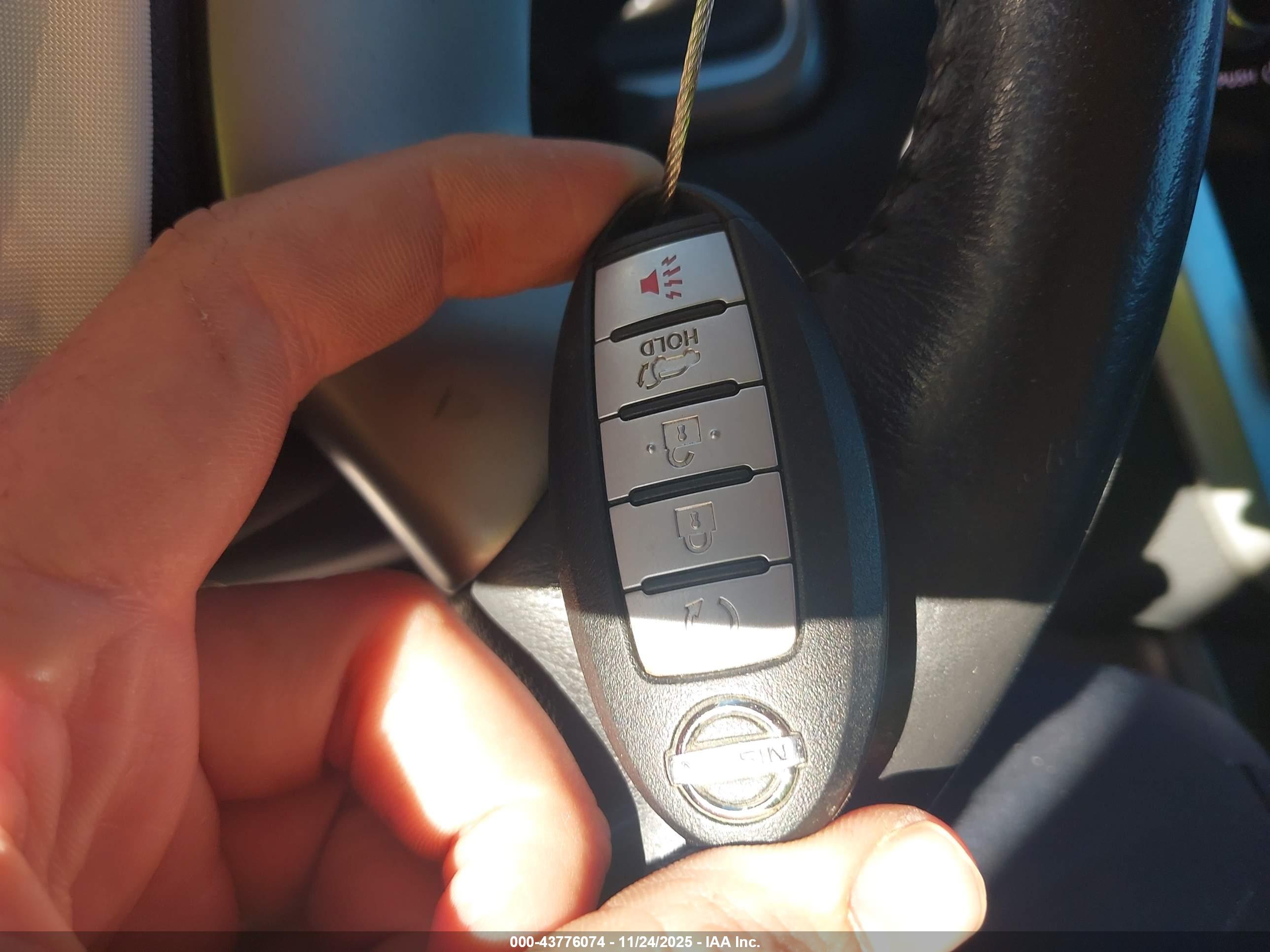 NISSAN MURANO image 11
